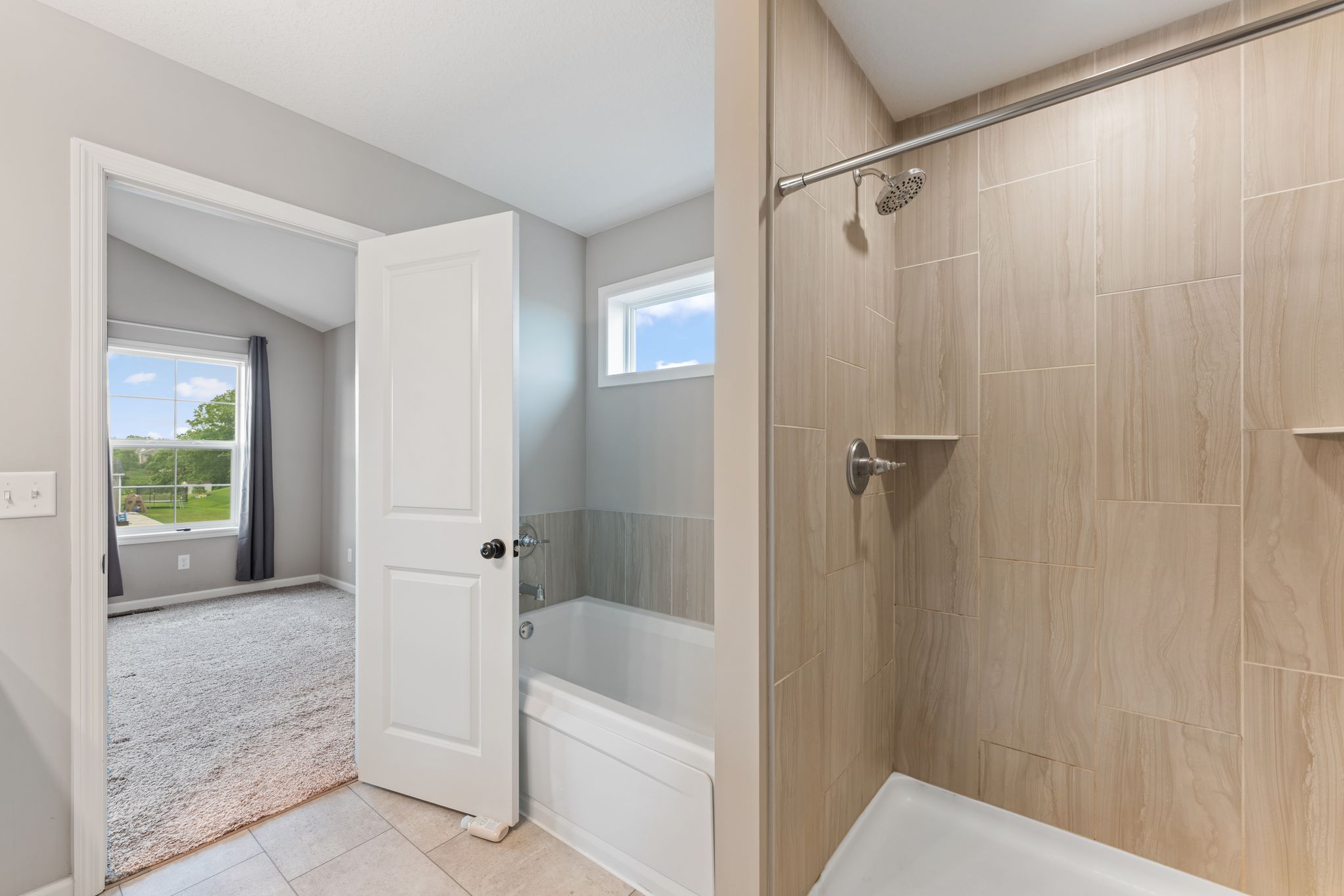  Spacious Walkout Living on a Prime Corner Lot - 物件實景
