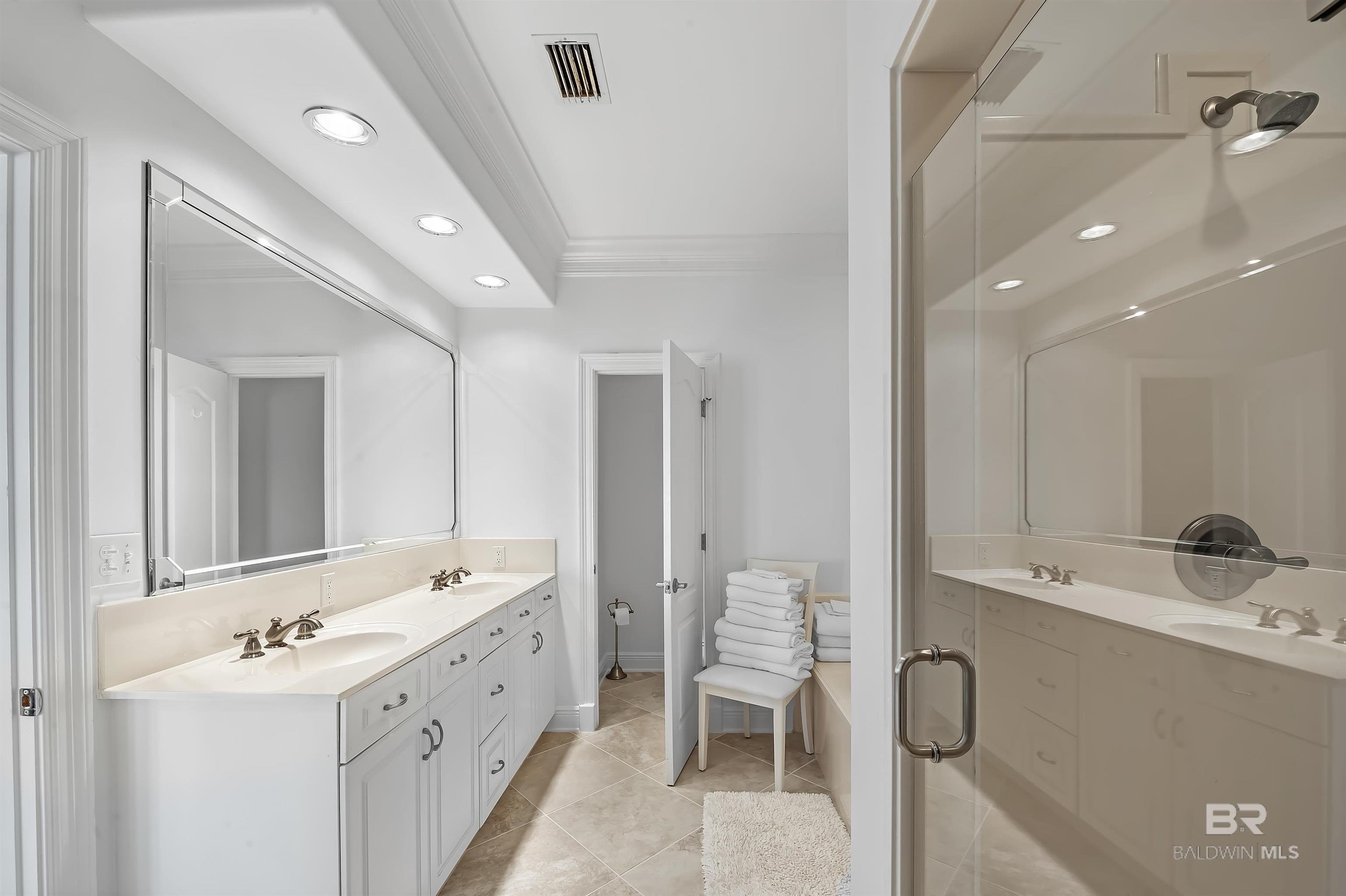 Pensacola, Florida, 32507, United States, 8 Bedrooms Bedrooms, ,9 BathroomsBathrooms,Residential,For Sale,1983870