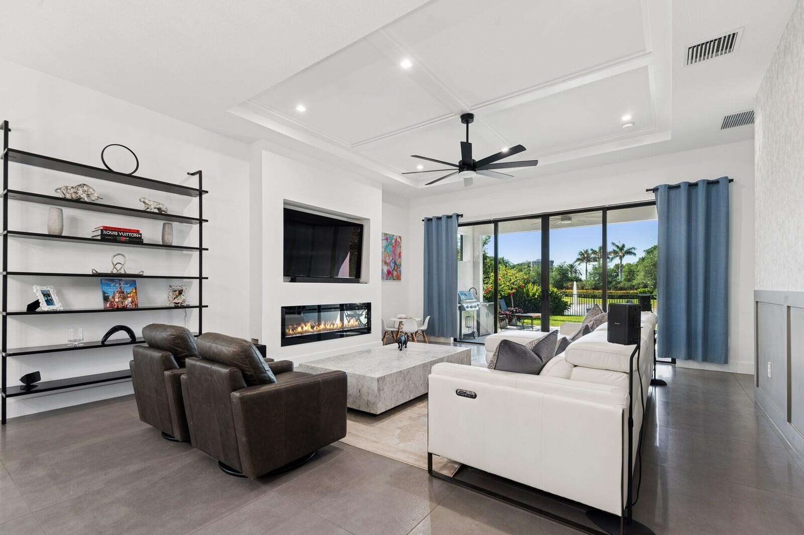 West Palm Beach, Florida, 33401, United States, 3 Bedrooms Bedrooms, ,4 BathroomsBathrooms,Residential,For Sale,1745907