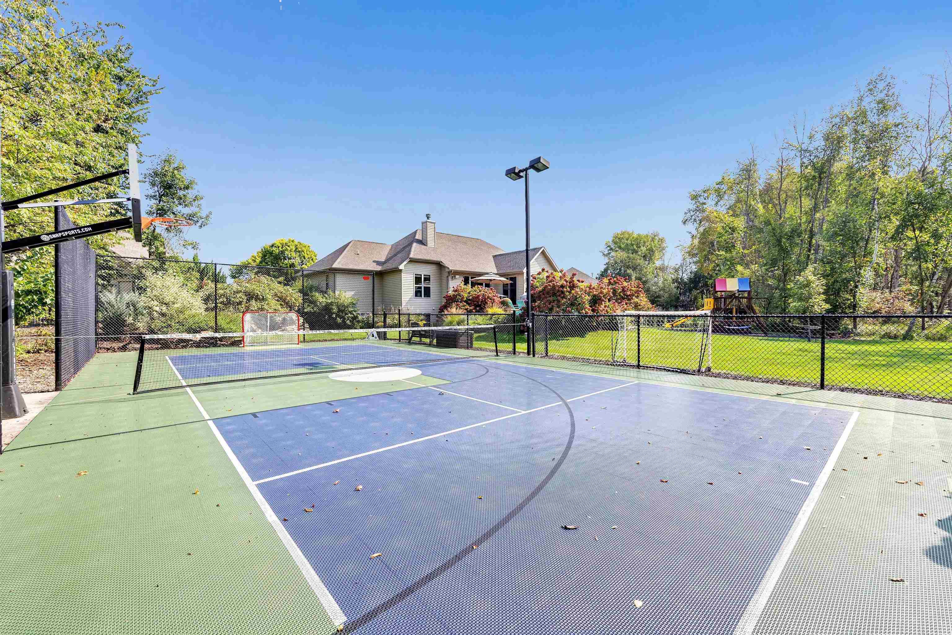 GREEN BAY, Wisconsin, 54313, United States, 5 Bedrooms Bedrooms, ,4 BathroomsBathrooms,Residential,For Sale,1911640