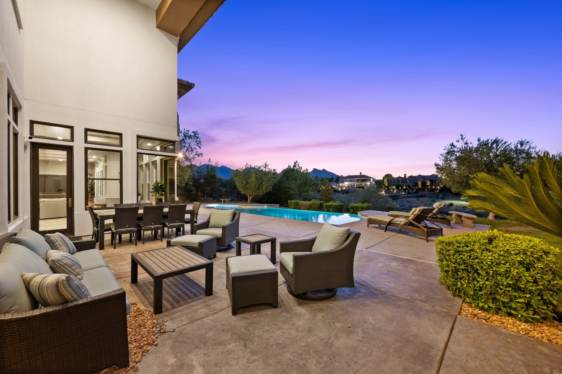  Grand Queensridge Estate on Nearly an Acre with Private Resort-Style Grounds - 物件實景