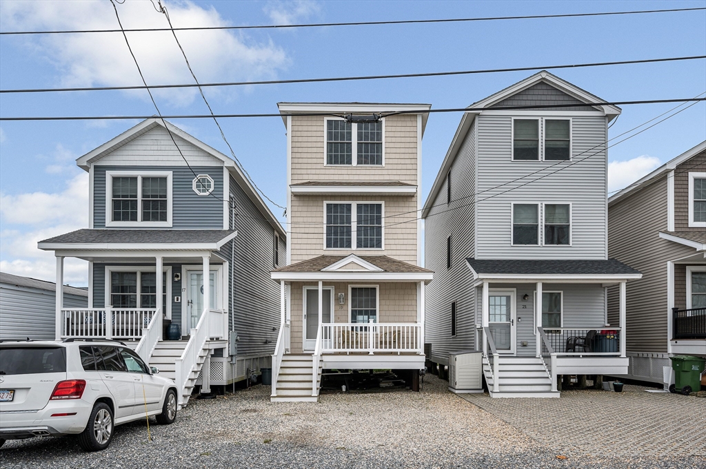 Salisbury, Massachusetts, 01952, United States, 4 Bedrooms Bedrooms, ,3 BathroomsBathrooms,Residential,For Sale,1899525