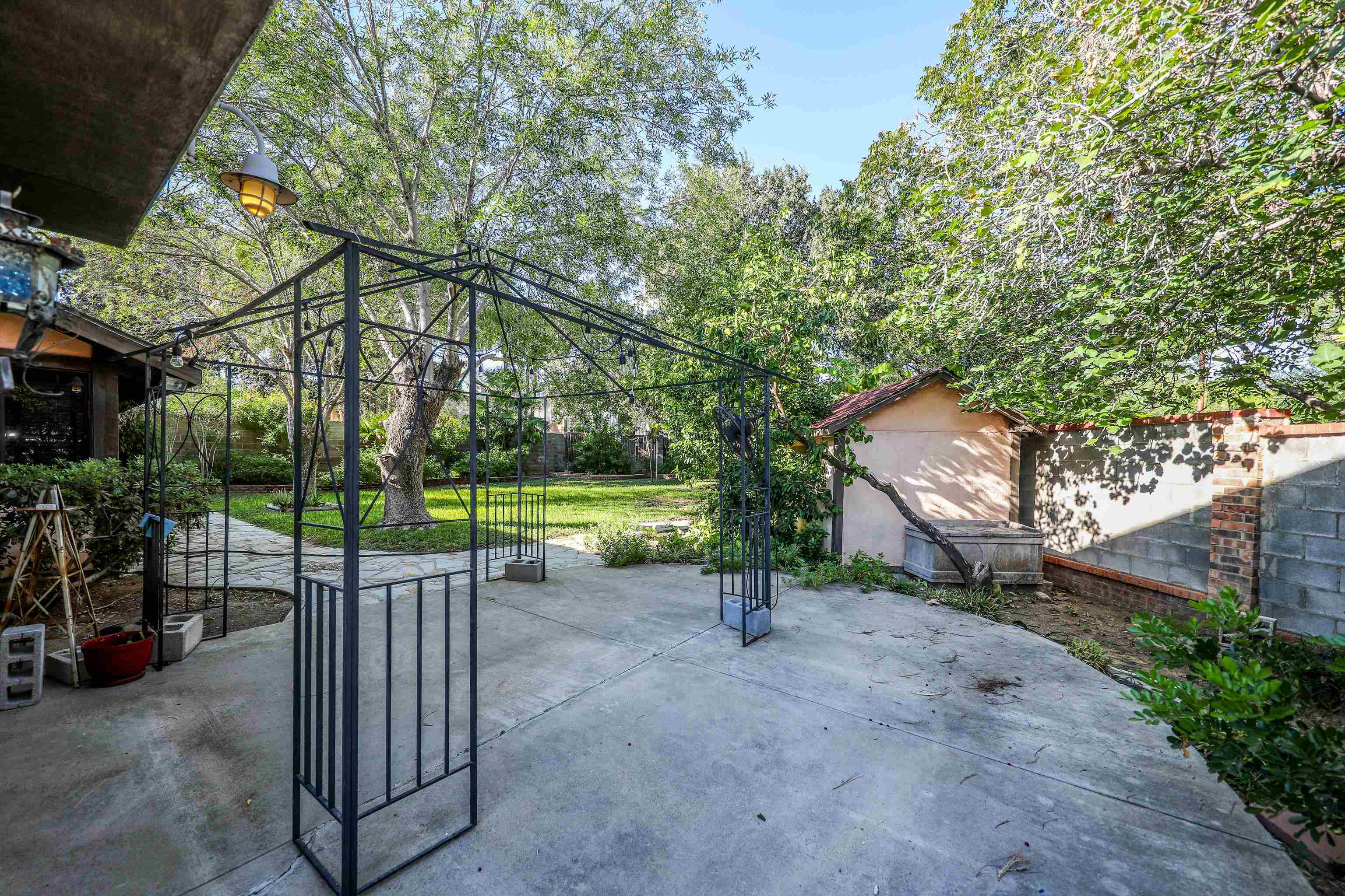 LAREDO, Texas, 78041, United States, 5 Bedrooms Bedrooms, ,3 BathroomsBathrooms,Residential,For Sale,1967607