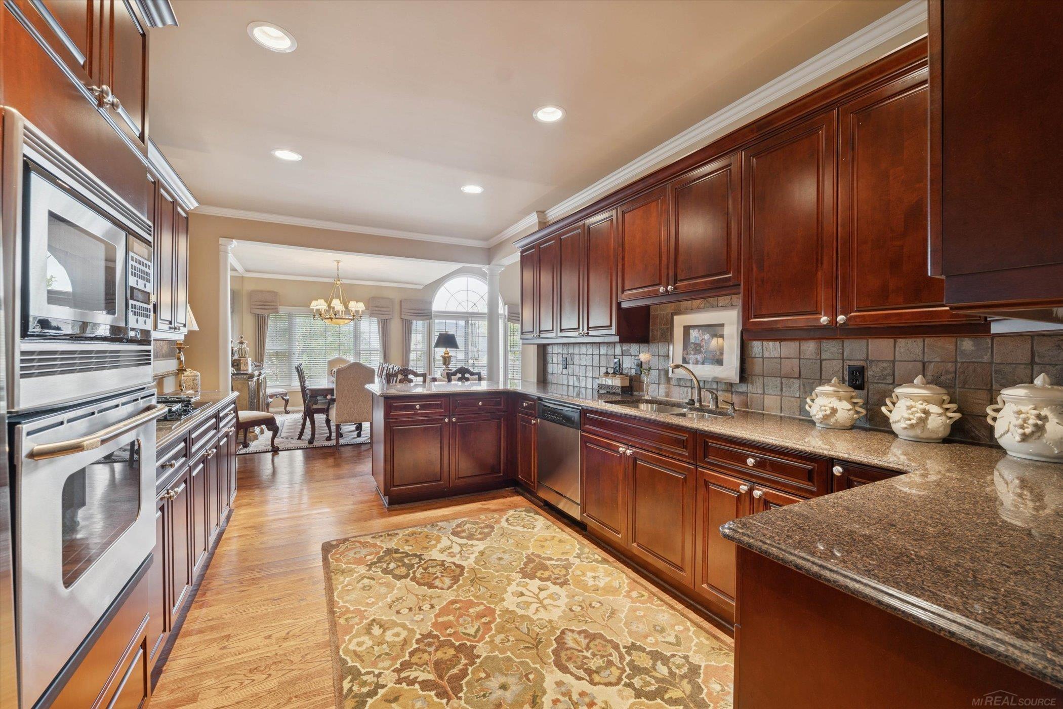 Oakland Twp, Michigan, 48306, United States, 2 Bedrooms Bedrooms, ,4 BathroomsBathrooms,Residential,For Sale,1984320