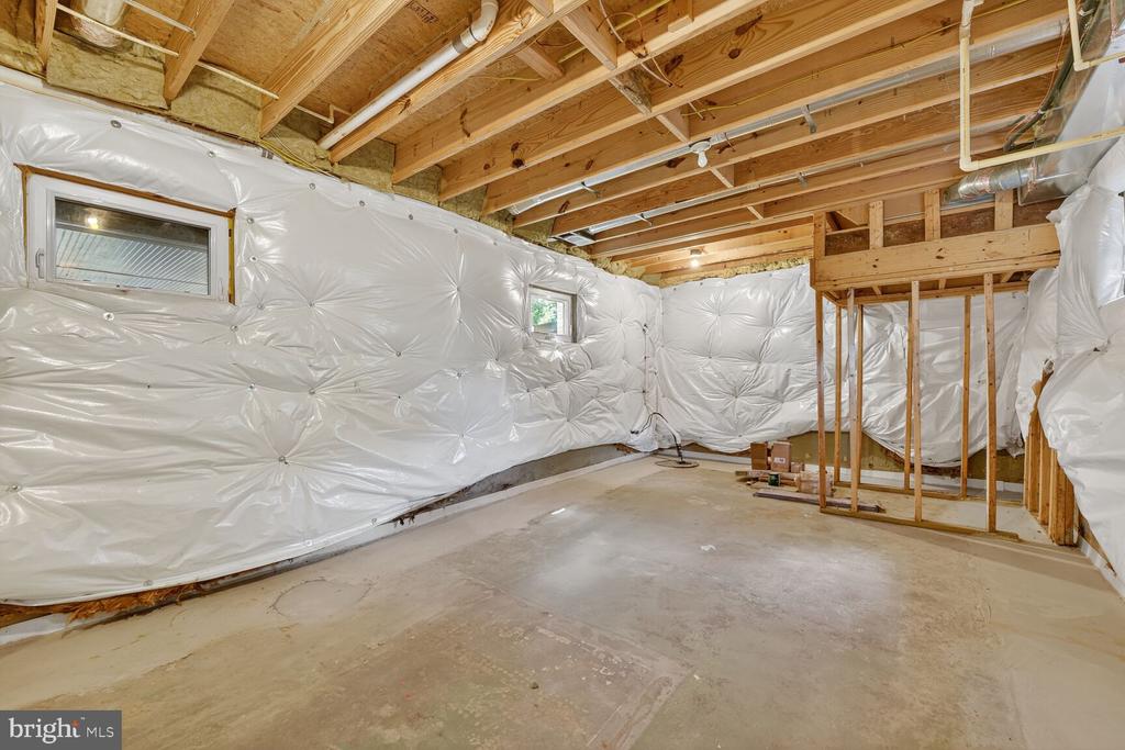 Arlington, Virginia, 22213, United States, 5 Bedrooms Bedrooms, ,5 BathroomsBathrooms,Residential,For Sale,1982488