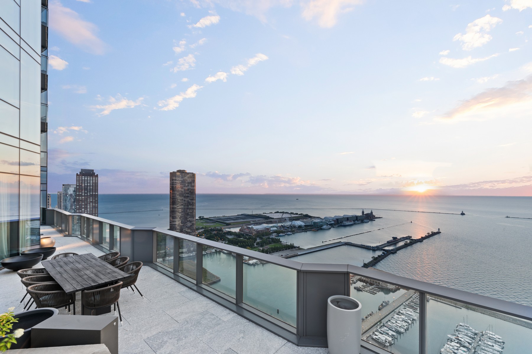  Experience Luxury Resort-style Lakefront Living at Cirrus - 物件實景