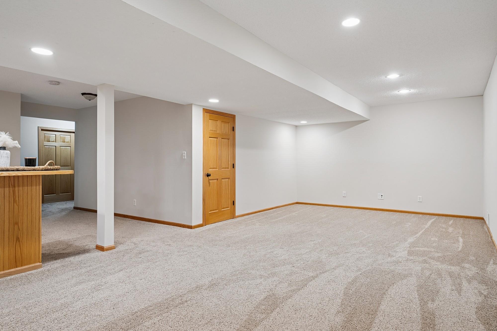 Woodbury, Minnesota, 55129, United States, 5 Bedrooms Bedrooms, ,3 BathroomsBathrooms,Residential,For Sale,1917665