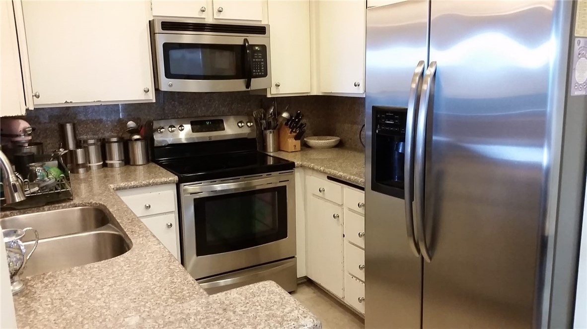 Valley Village, California, 91607, United States, 2 Bedrooms Bedrooms, ,2 BathroomsBathrooms,Residential,For Sale,1752773