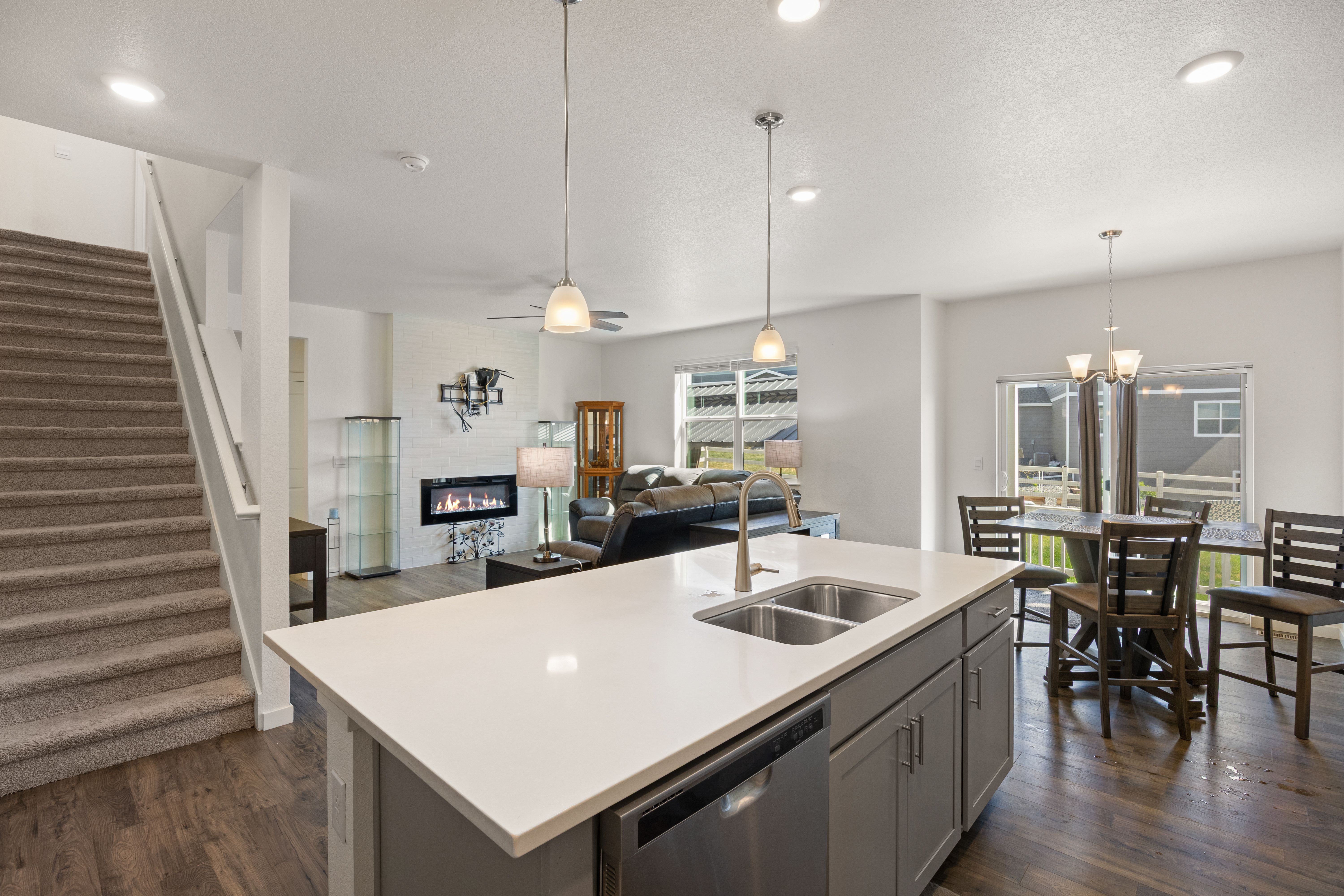  Perfect Blend of Modern Style, Functionality, and Mesa Views - 物件實景