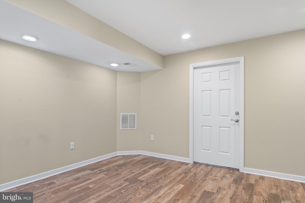 Fredericksburg, Virginia, 22408, United States, 4 Bedrooms Bedrooms, ,4 BathroomsBathrooms,Residential,For Sale,1932682