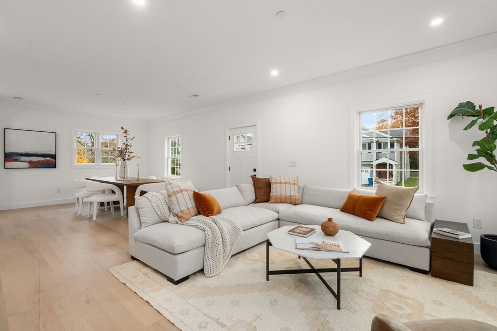 Wellesley, Massachusetts, 02482, United States, 3 Bedrooms Bedrooms, ,4 BathroomsBathrooms,Residential,For Sale,1990974