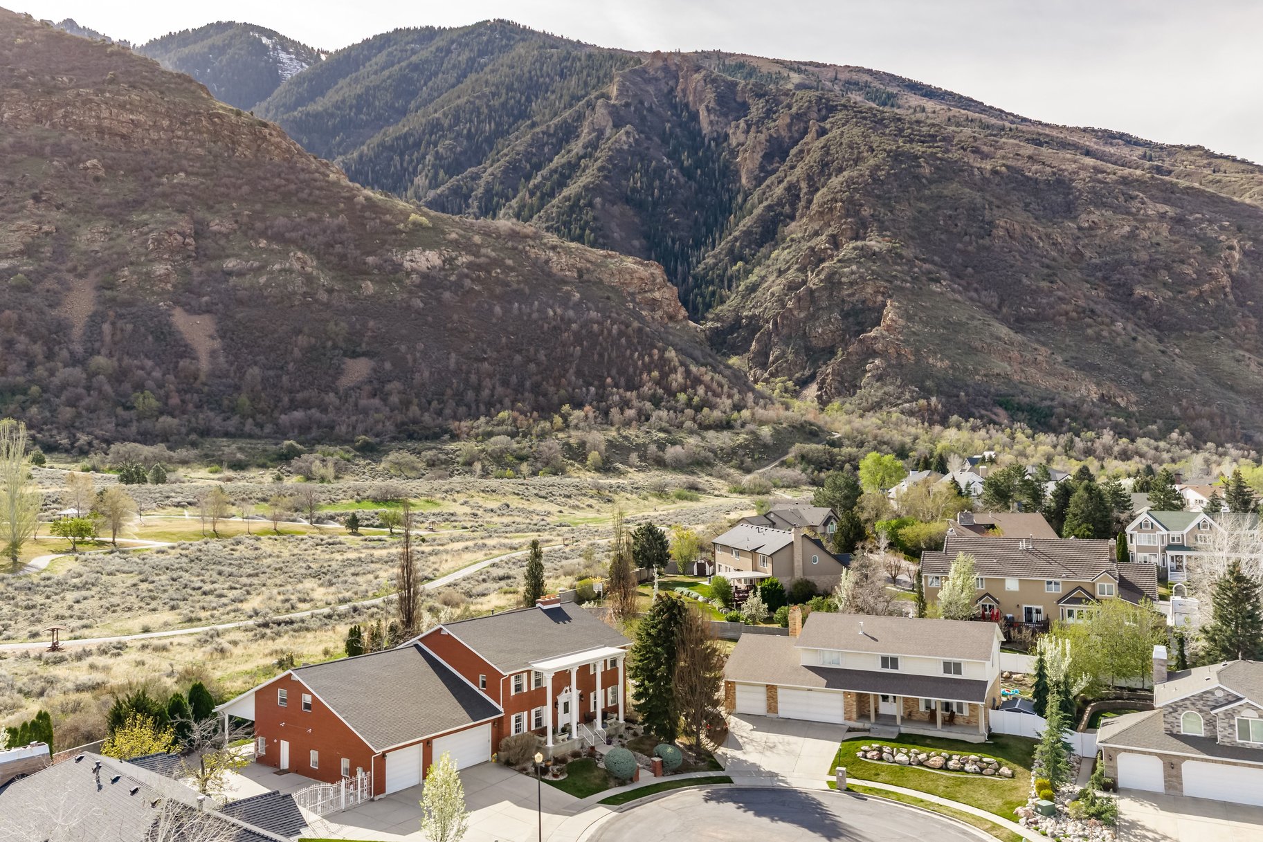  Updated Sandy Home With One of a Kind Location With Unobstructed Mountain Views - 物件實景