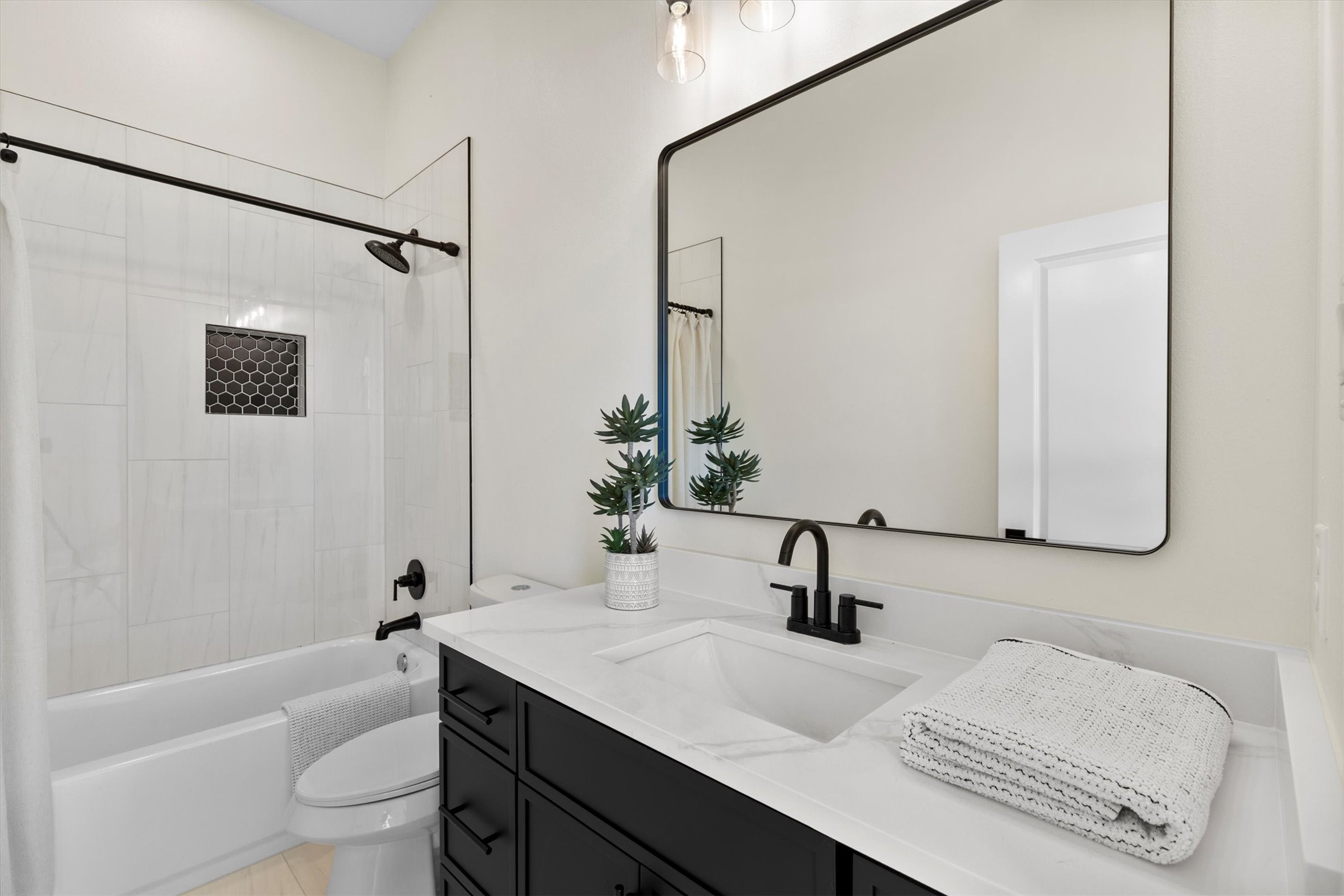 Whitesboro, Texas, 76273, United States, 4 Bedrooms Bedrooms, ,4 BathroomsBathrooms,Residential,For Sale,1848592