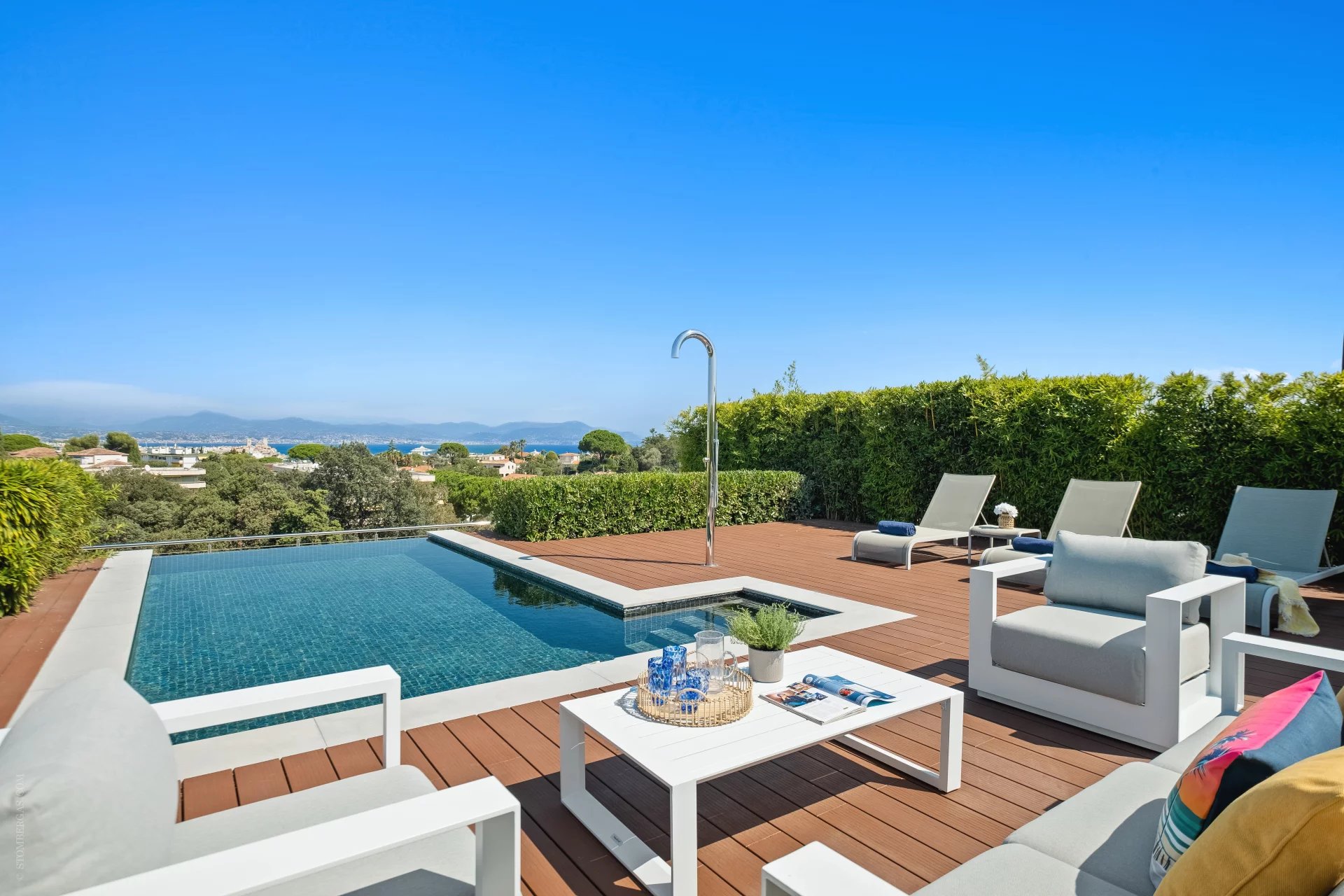 Antibes, Provence-Alpes-Côte d’Azur, 06600, FR, 4 Bedrooms Bedrooms, ,4 BathroomsBathrooms,Residential,For Sale,1829124