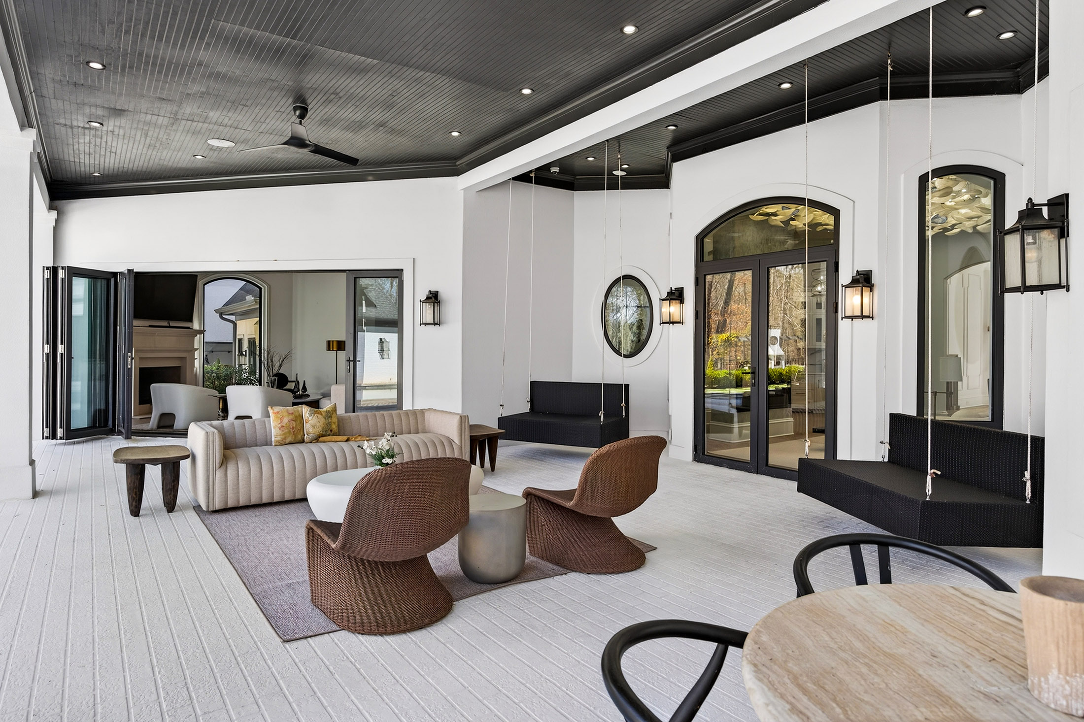  Exceptional Gated Estate with Resort-caliber Grounds - 物件實景