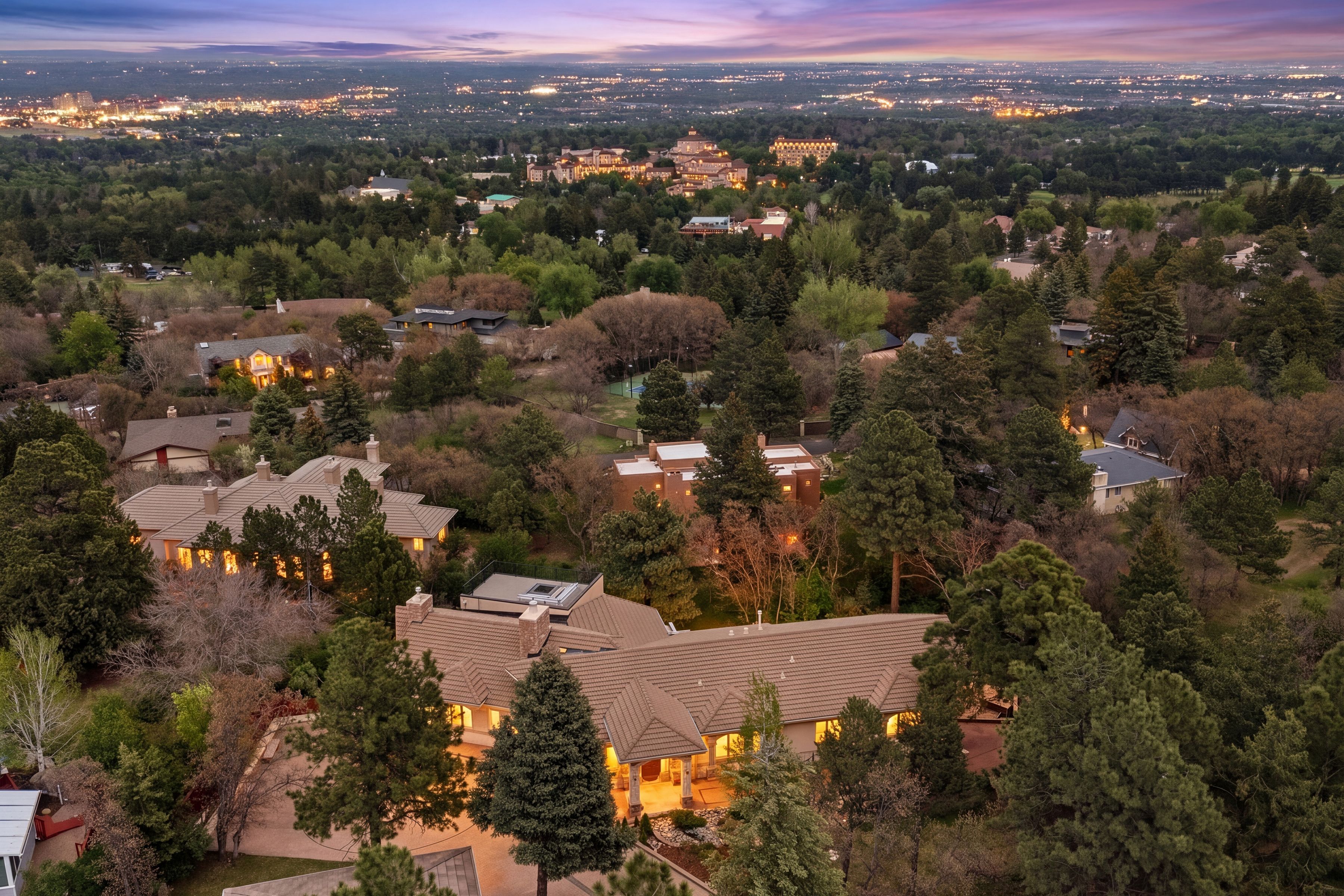  Broadmoor Heights Luxury with Iconic Views - 物件實景