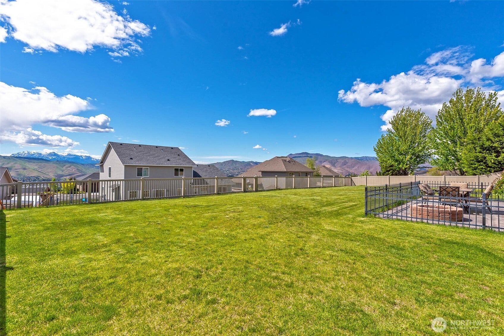 East Wenatchee, Washington, 98802, United States, 3 Bedrooms Bedrooms, ,3 BathroomsBathrooms,Residential,For Sale,1805668