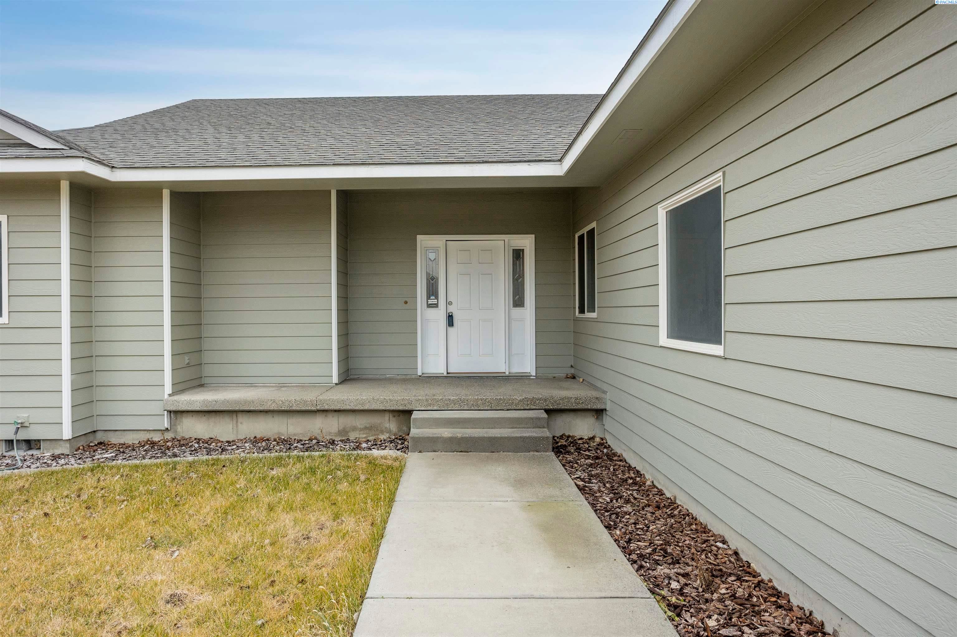 West Richland, Washington, 99353, United States, 5 Bedrooms Bedrooms, ,3 BathroomsBathrooms,Residential,For Sale,1923424