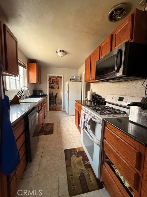 Los Angeles, California, 90047, United States, 3 Bedrooms Bedrooms, ,1 BathroomBathrooms,Residential,For Sale,1920409
