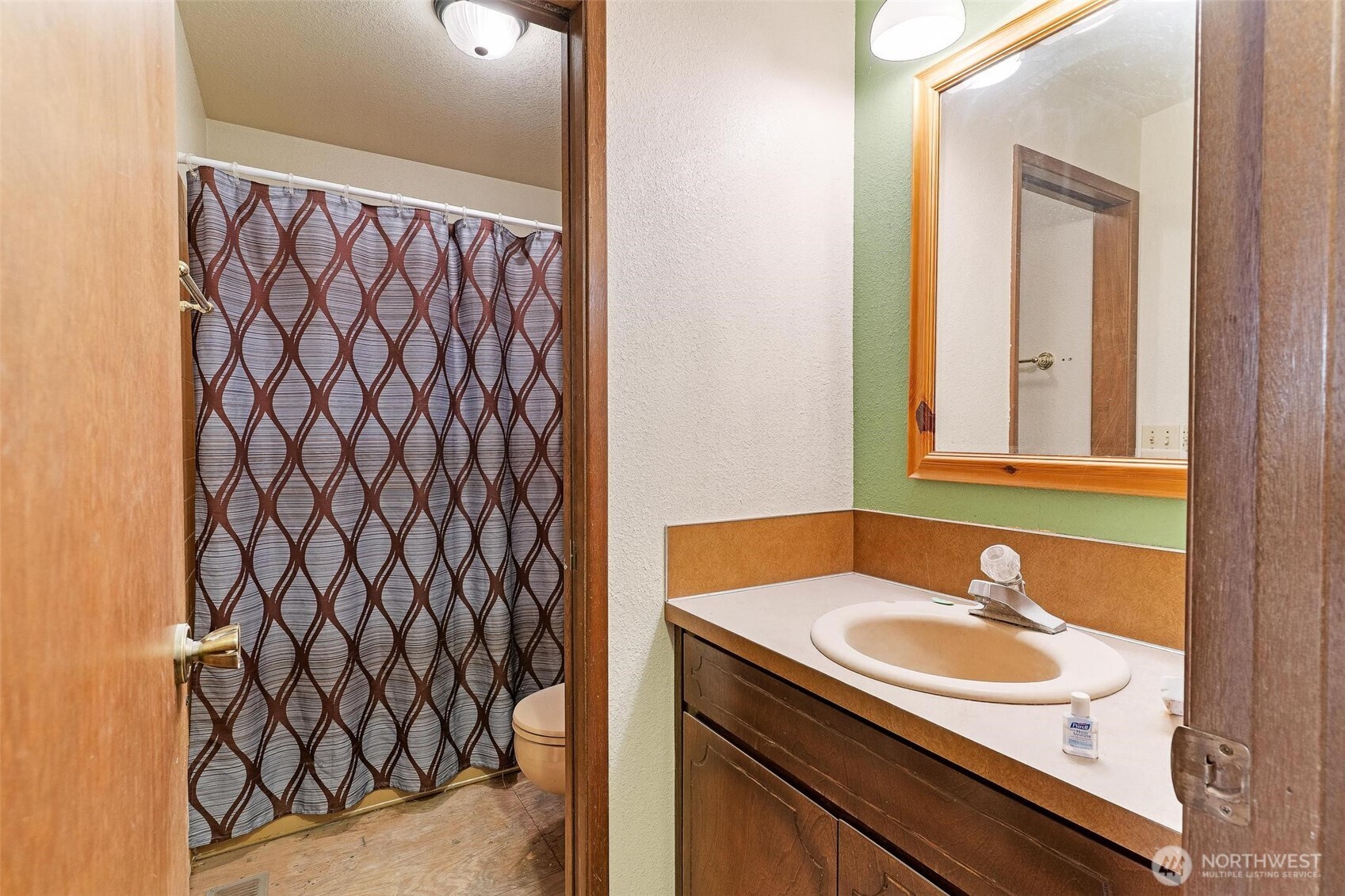 Enumclaw, Washington, 98022, United States, 2 Bedrooms Bedrooms, ,2 BathroomsBathrooms,Residential,For Sale,1719458