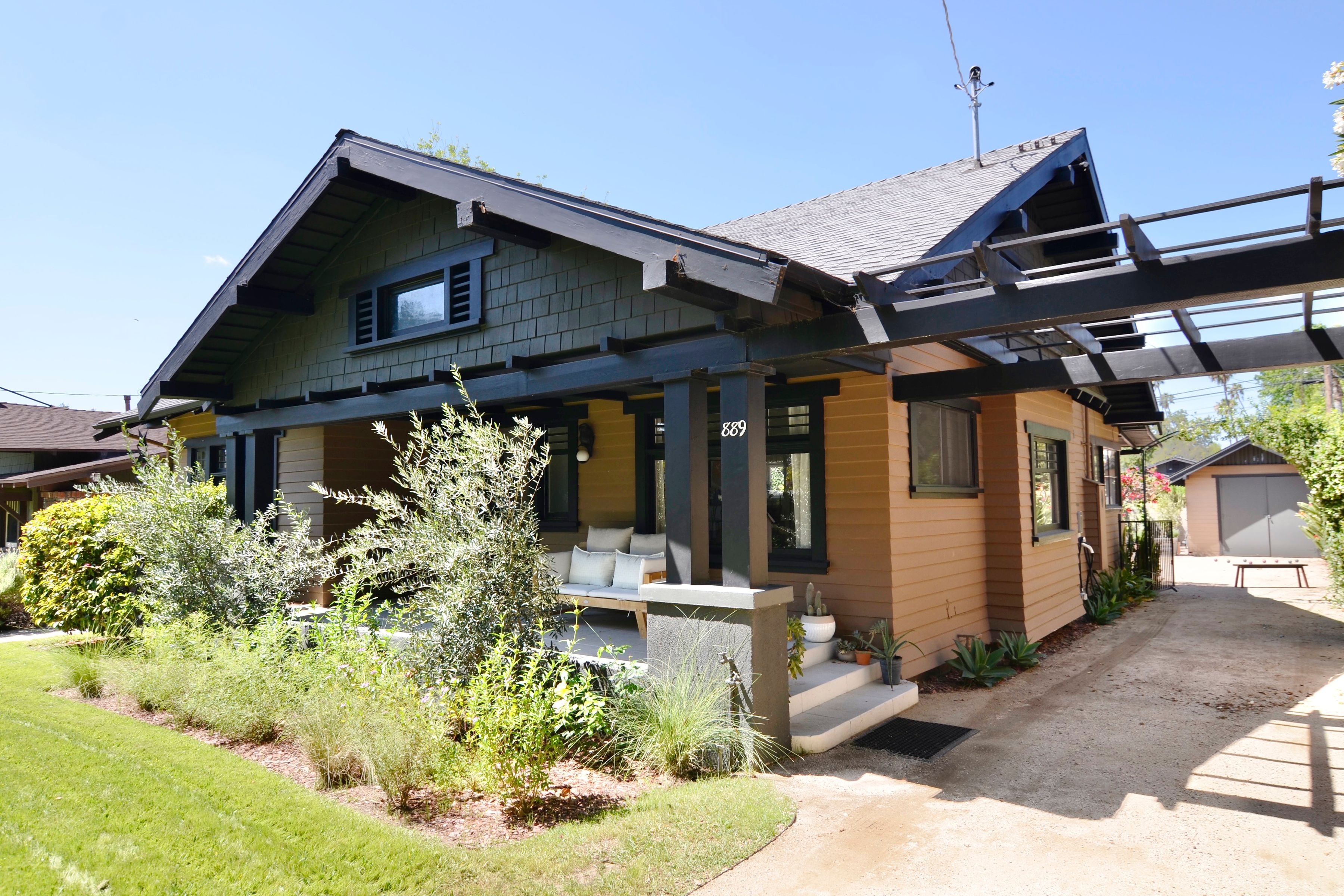  889 North Chester Avenue - 物件實景