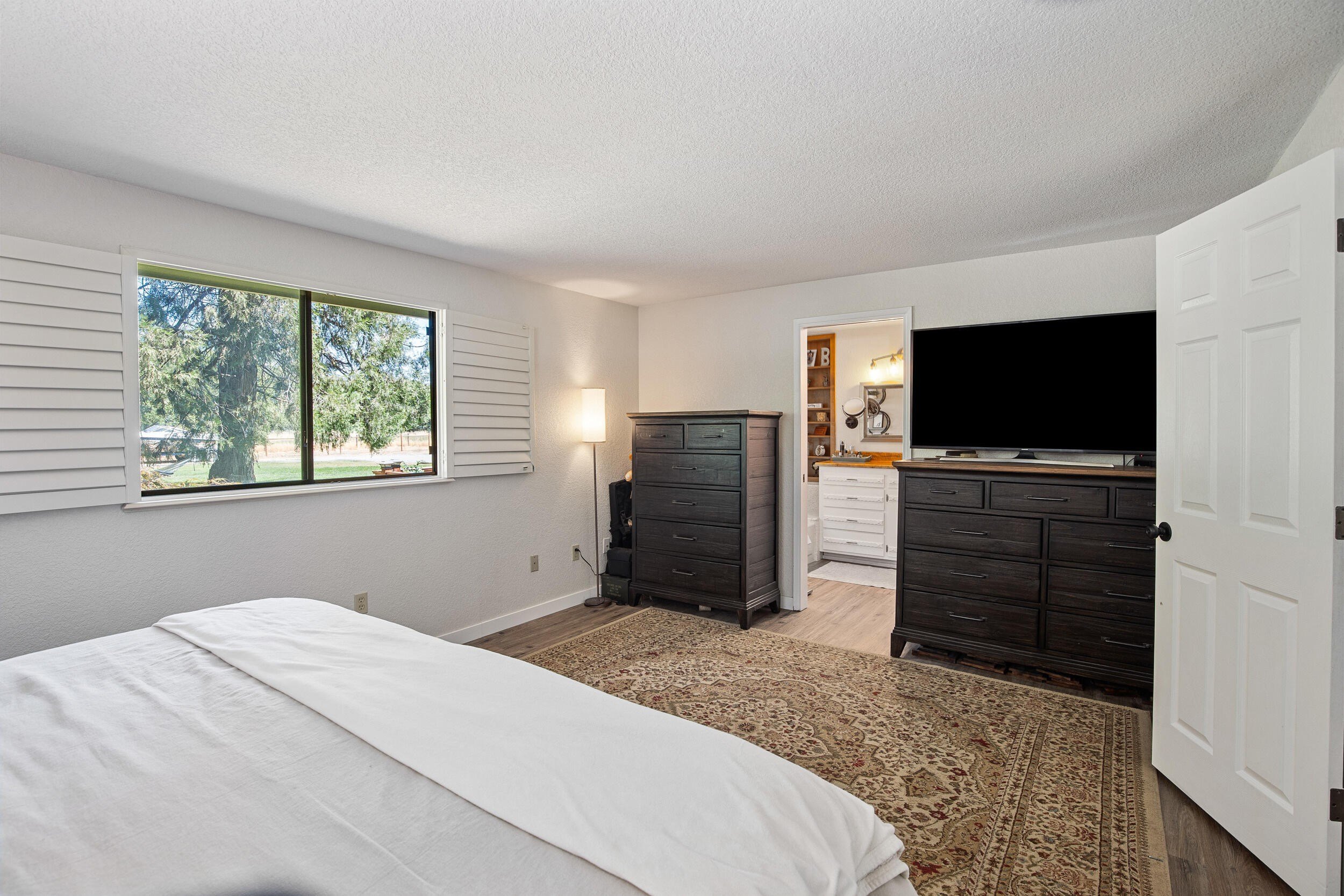 Grants Pass, Oregon, 97527, United States, 3 Bedrooms Bedrooms, ,3 BathroomsBathrooms,Residential,For Sale,1928717