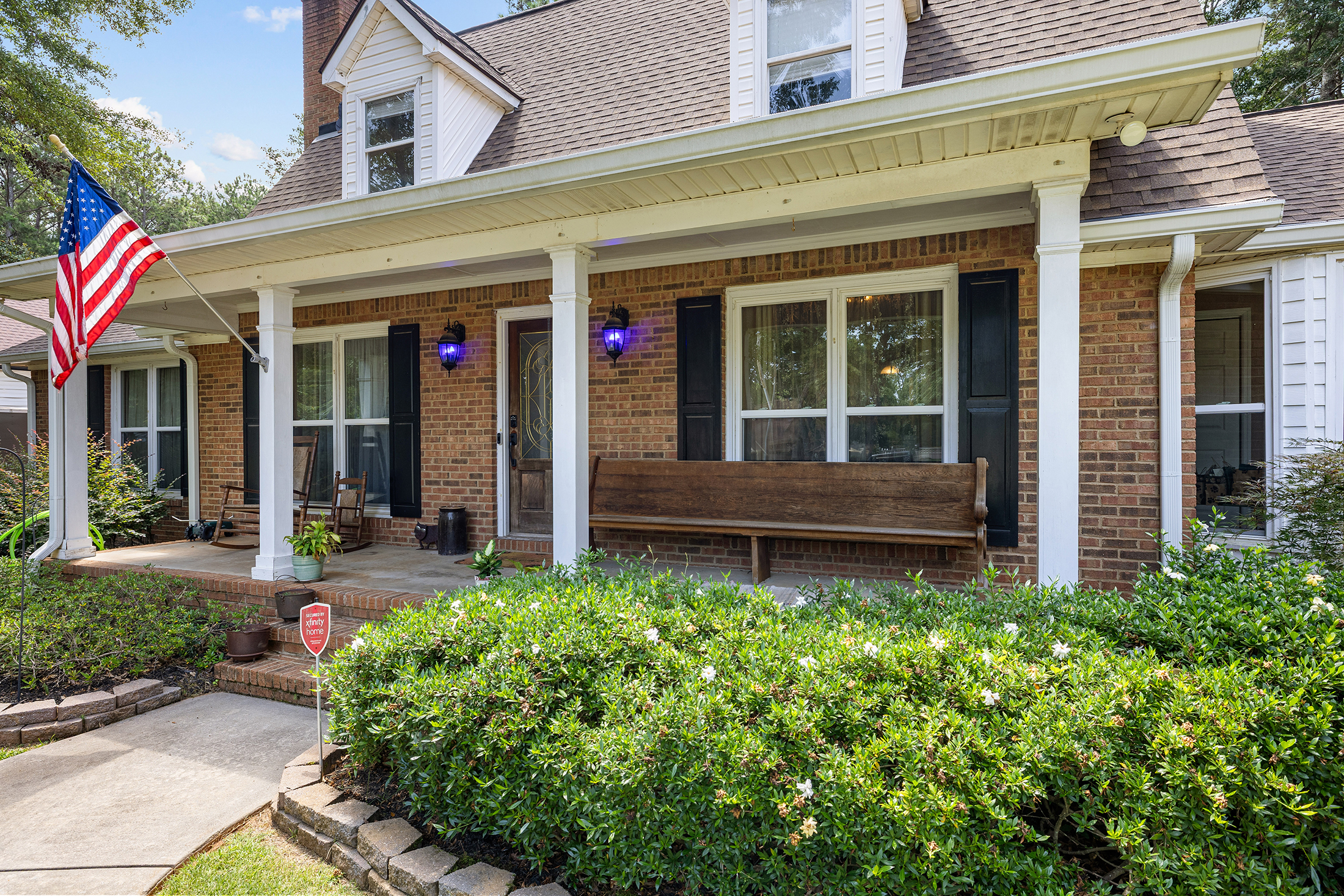  Beautiful Home with Backyard Retreat in Hillandale - 物件實景