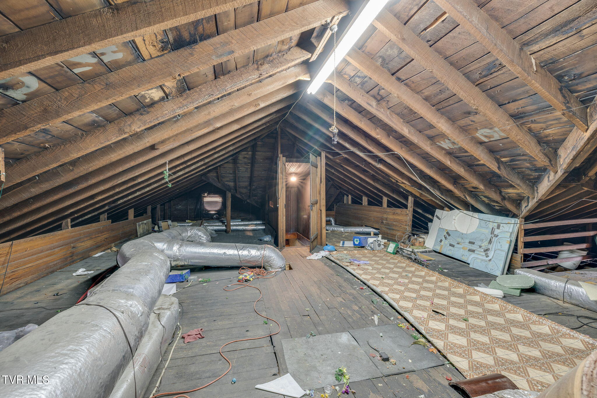 Bristol, Tennessee, 37620, United States, 4 Bedrooms Bedrooms, ,5 BathroomsBathrooms,Residential,For Sale,2005262