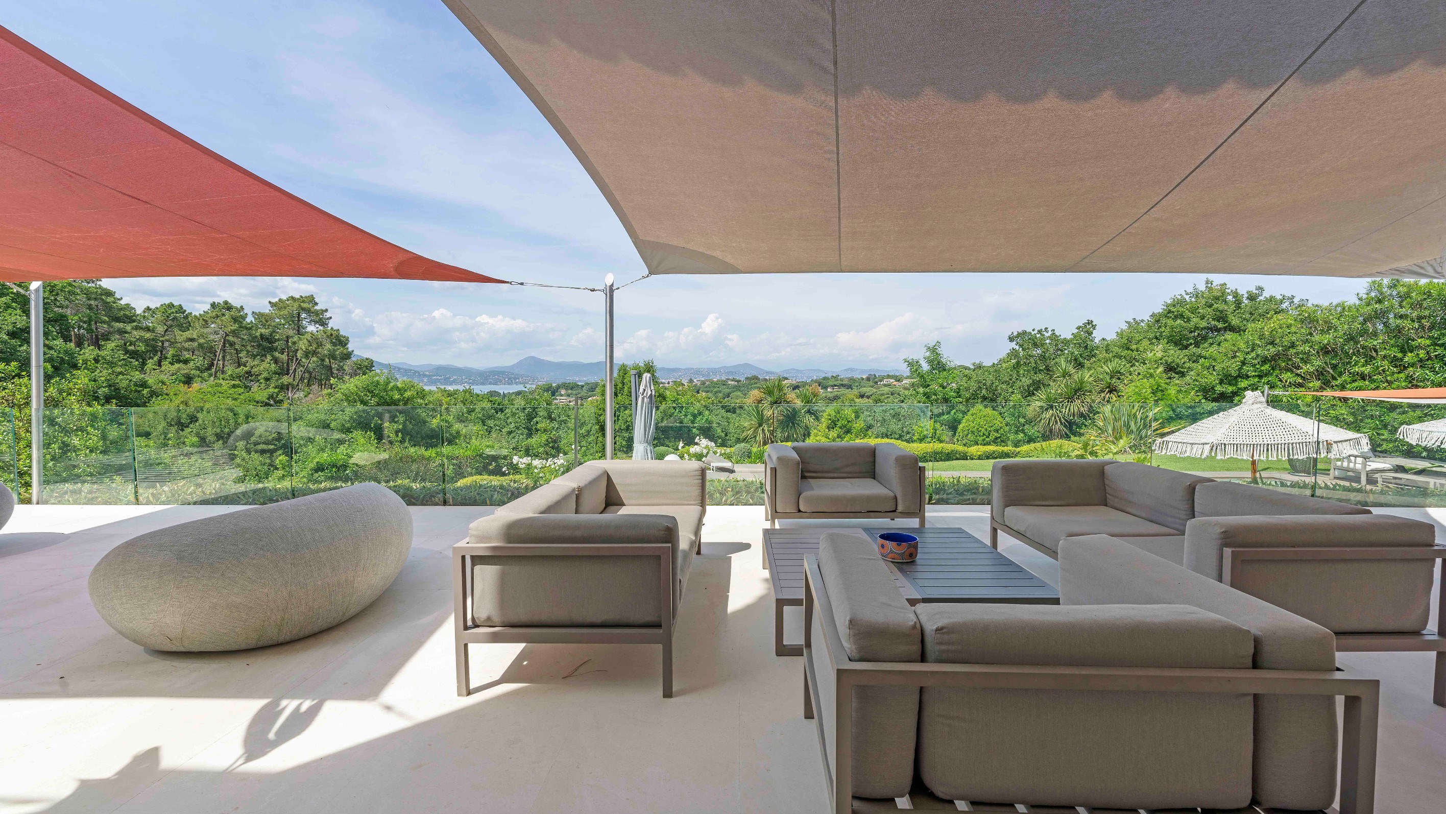  Contemporary sea view villa with 7 suites, pool & Spa for sale in Ramatuelle - 物件實景