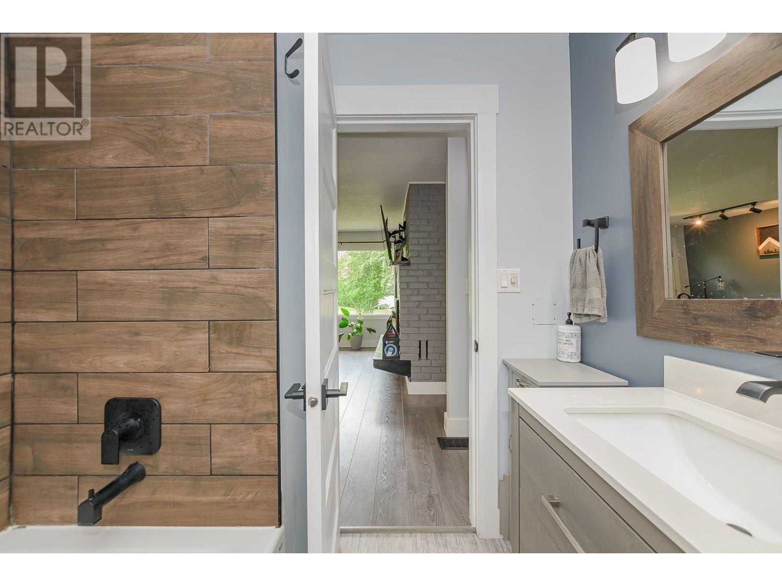SICAMOUS, British Columbia, V0E 2V4, CA, 3 Bedrooms Bedrooms, ,2 BathroomsBathrooms,Residential,For Sale,1903862