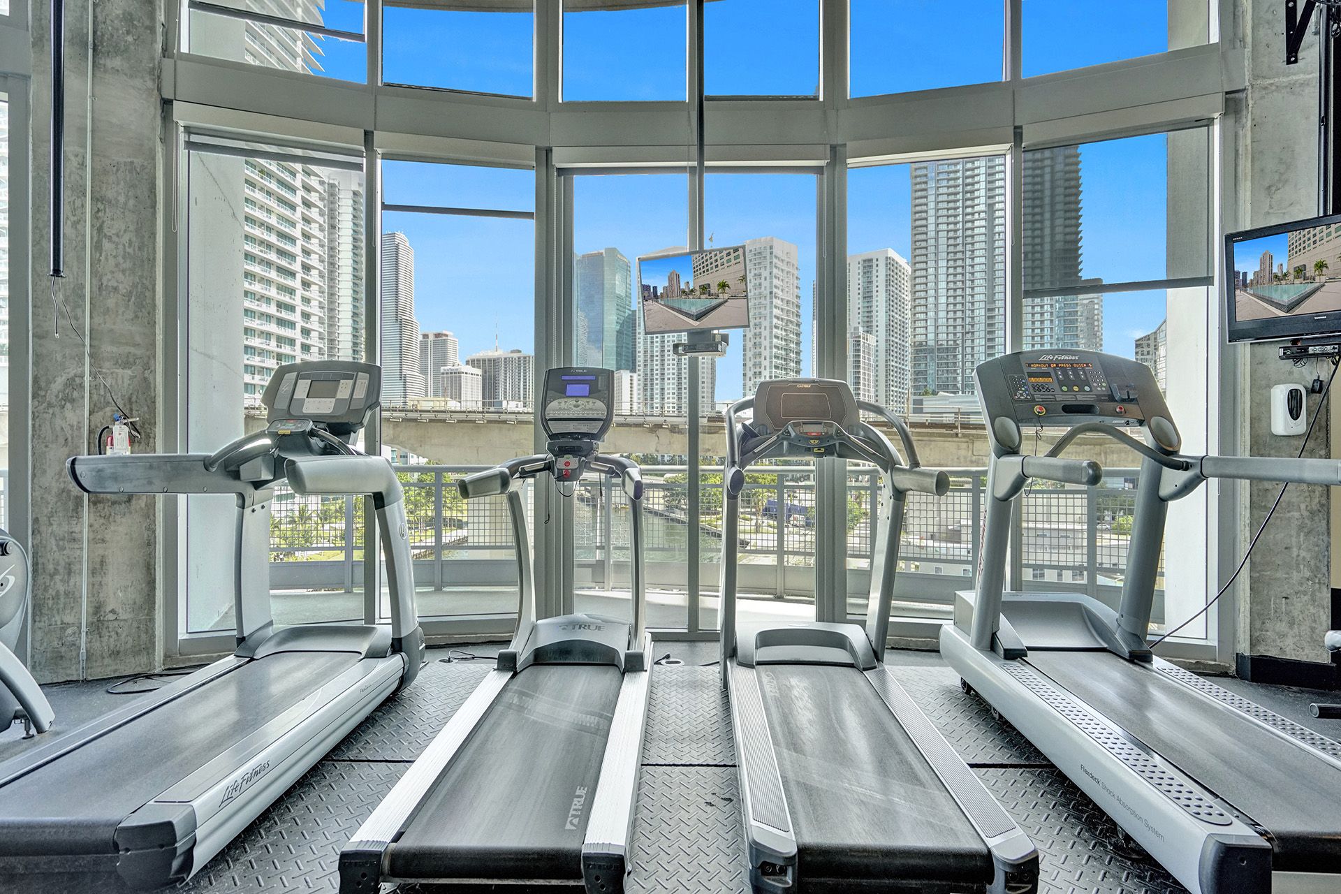  690 SW 1st Ct, Miami, FL, 33130 - 物件實景