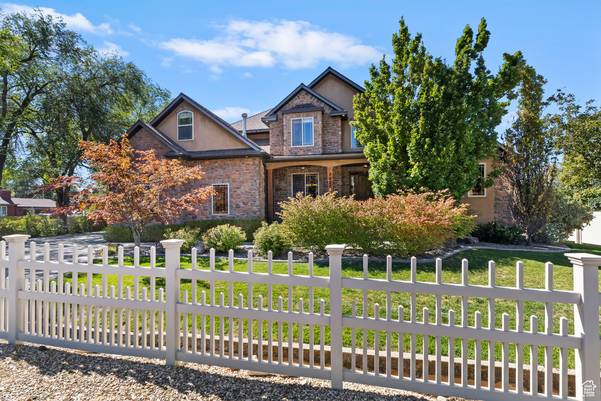 Salt Lake City, Utah, 84109, United States, 4 Bedrooms Bedrooms, ,3 BathroomsBathrooms,Residential,For Sale,1999882