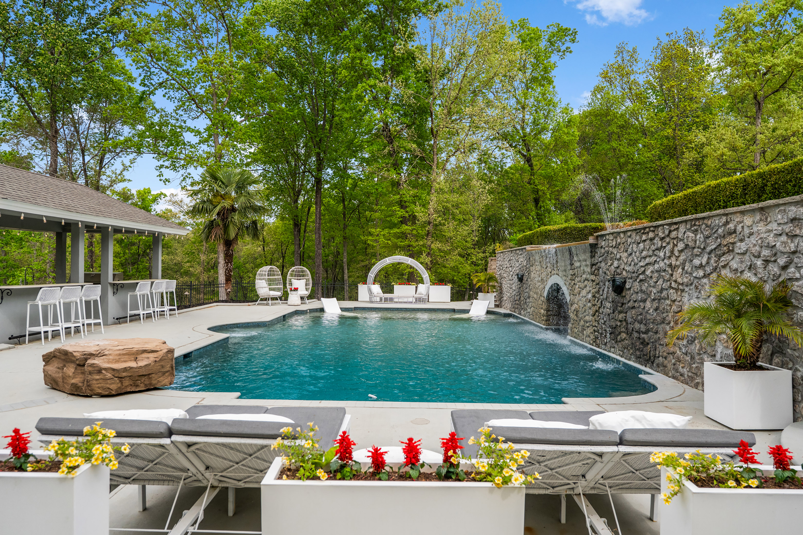  Experience Elevated Living in this Exceptional Estate-Style Residence - 物件實景