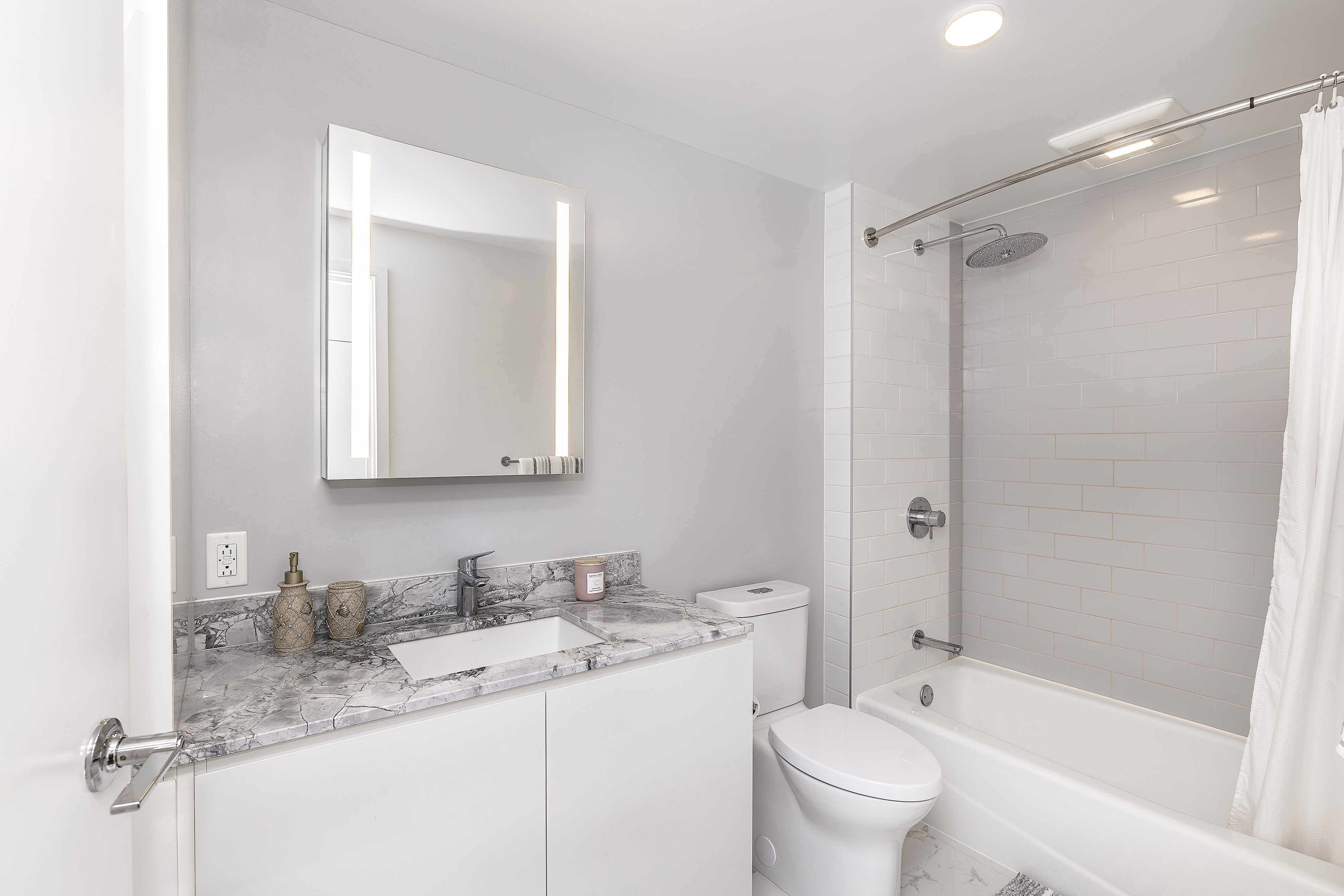 Honolulu, Hawaii, 96814, United States, ,1 BathroomBathrooms,Residential,For Sale,2009311
