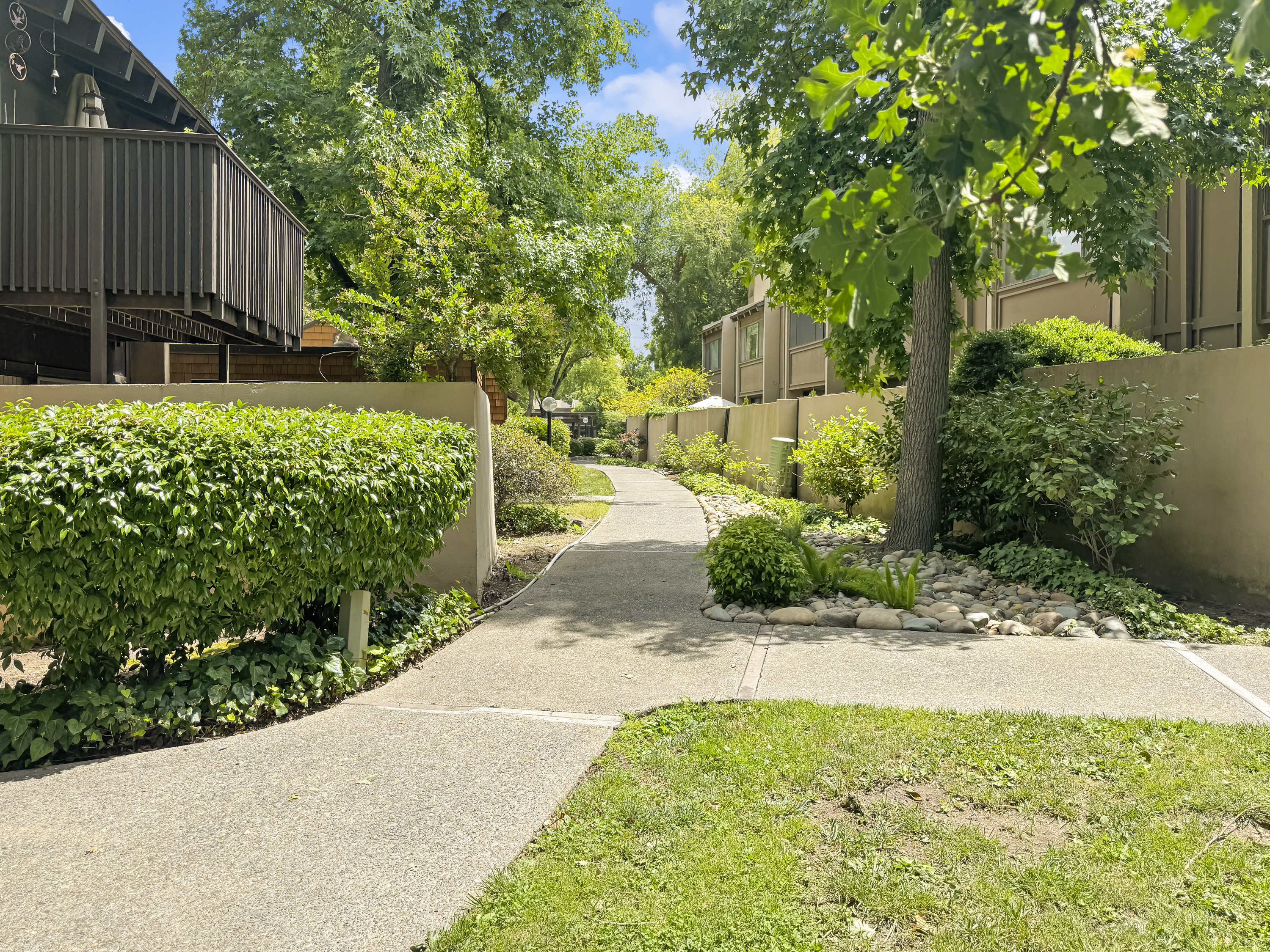  709 Woodside Lane East #2, Sacramento, CA 95825 - 物件實景
