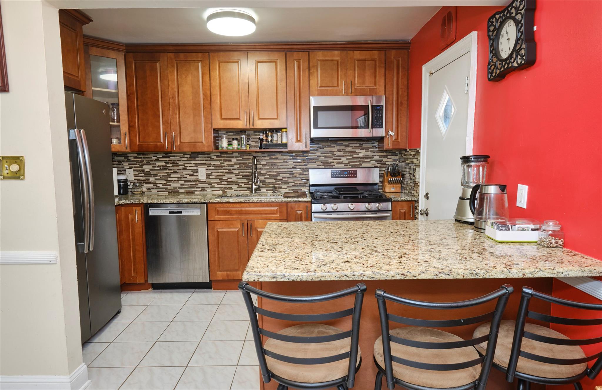 Bronx, New York, 10469, United States, 3 Bedrooms Bedrooms, ,3 BathroomsBathrooms,Residential,For Sale,1907076