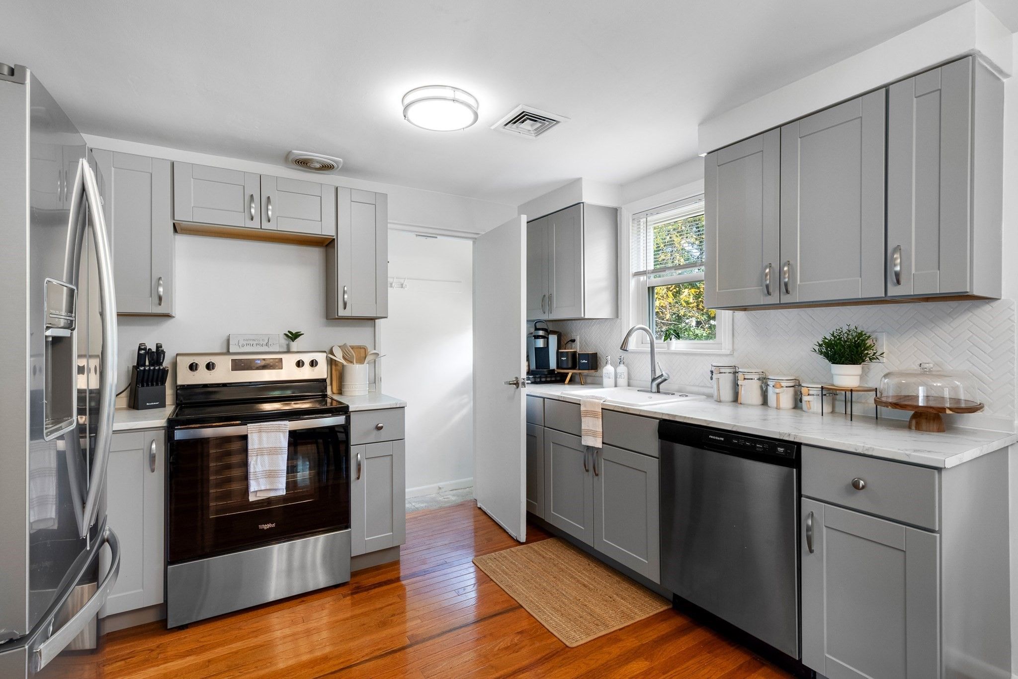  15 Carson, Woburn, MA, 01801 - 物件實景