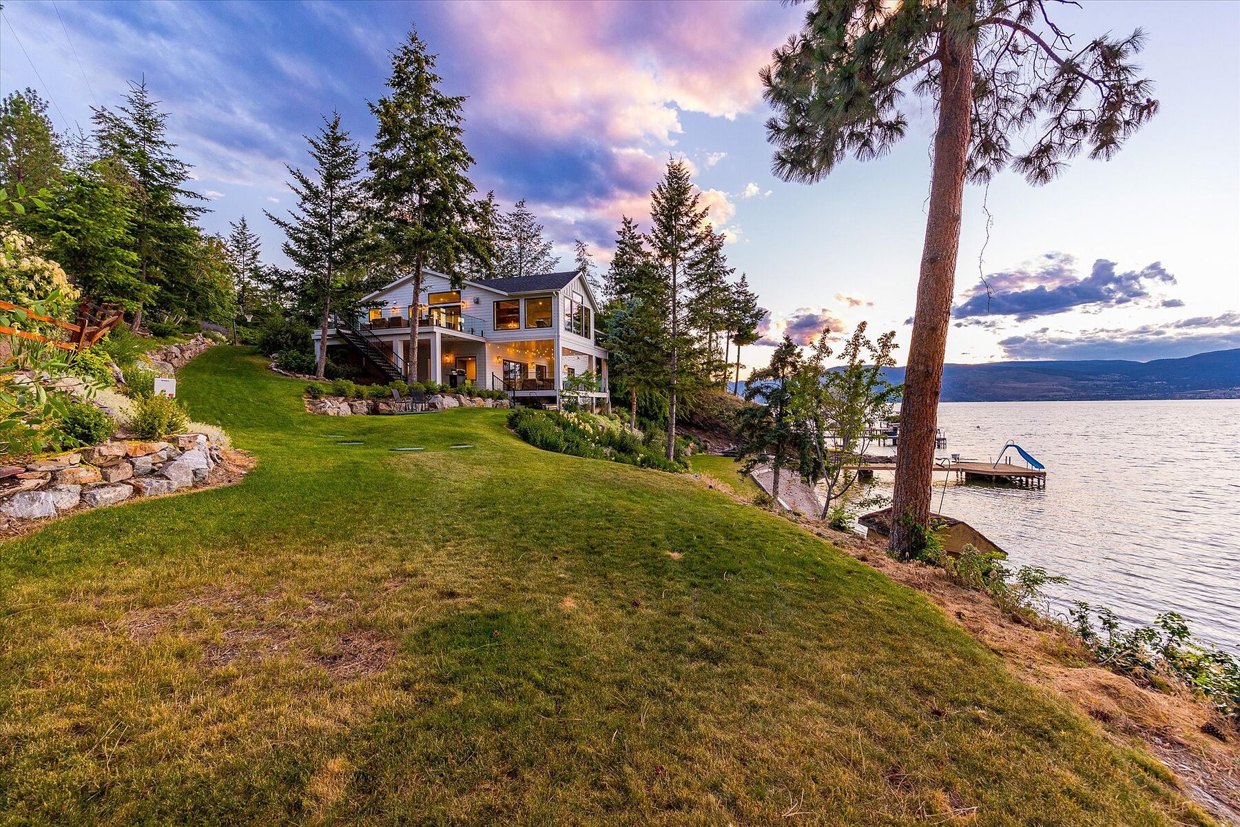  Stunning Home with Privacy - 物件實景