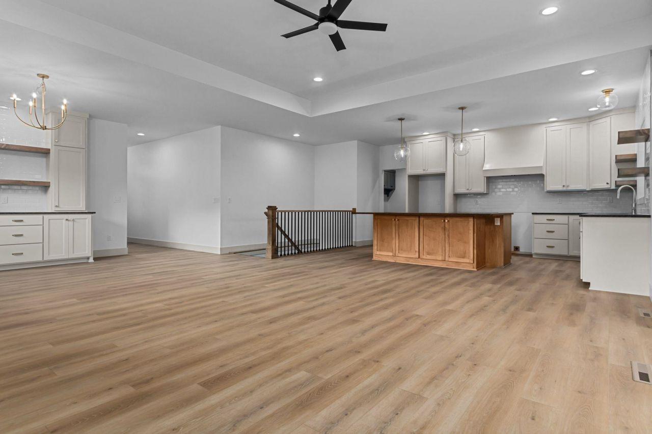 MENASHA, Wisconsin, 54952, United States, 5 Bedrooms Bedrooms, ,3 BathroomsBathrooms,Residential,For Sale,1793690