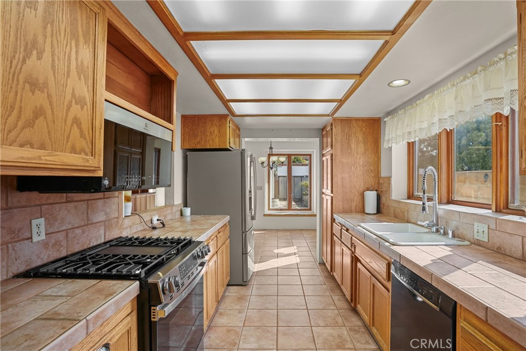 Santa Maria, California, 93454, United States, 5 Bedrooms Bedrooms, ,3 BathroomsBathrooms,Residential,For Sale,2032252