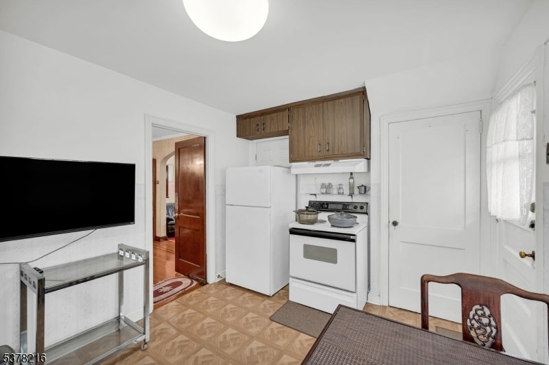 Clifton City, New Jersey, 07011, United States, 4 Bedrooms Bedrooms, ,2 BathroomsBathrooms,Residential,For Sale,1916350