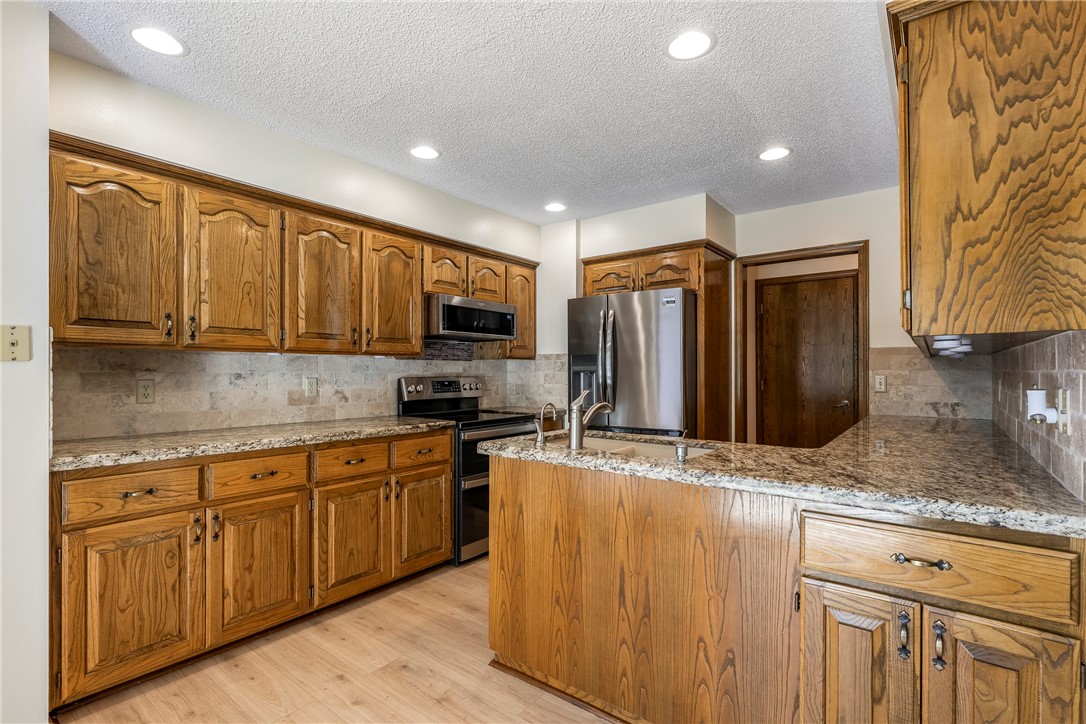 Bella Vista, Arkansas, 72715, United States, 3 Bedrooms Bedrooms, ,4 BathroomsBathrooms,Residential,For Sale,1924957