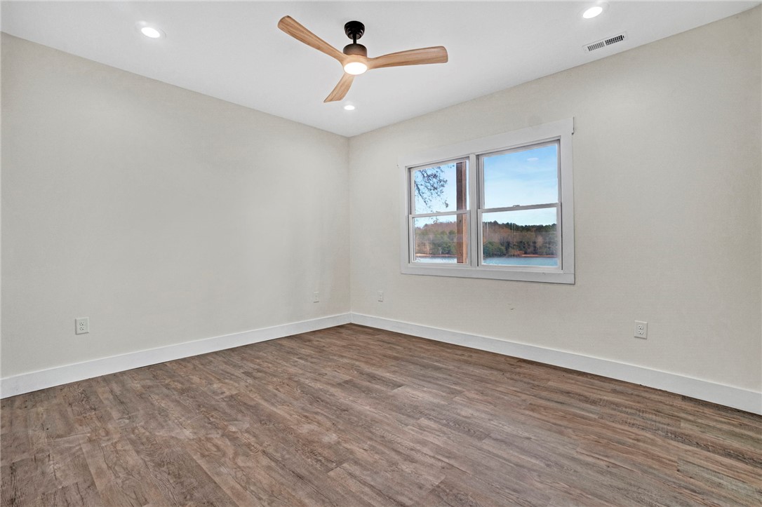 Seneca, South Carolina, 29672, United States, 6 Bedrooms Bedrooms, ,5 BathroomsBathrooms,Residential,For Sale,2002208