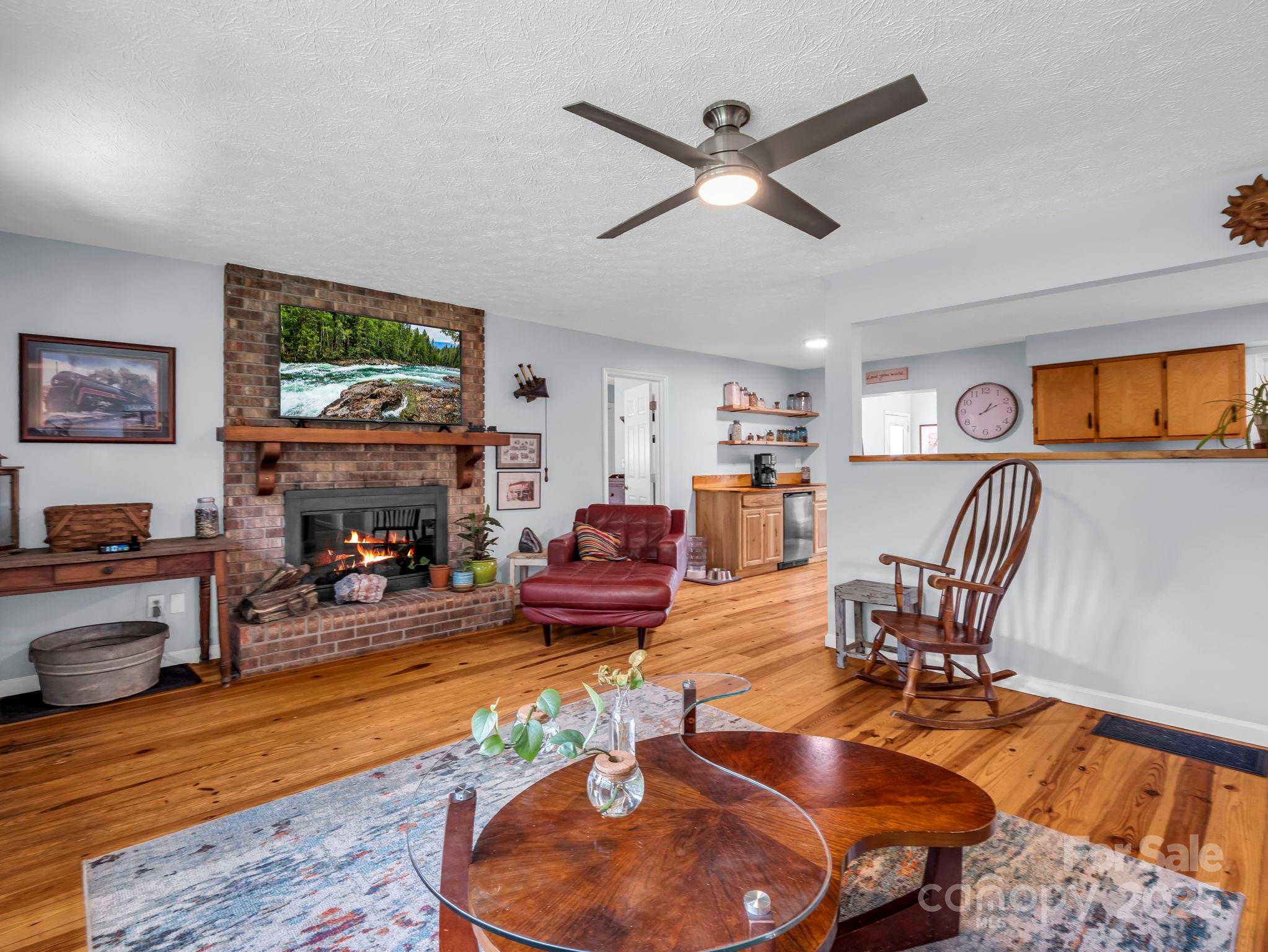 Saluda, North Carolina, 28773, United States, 4 Bedrooms Bedrooms, ,2 BathroomsBathrooms,Residential,For Sale,1978089