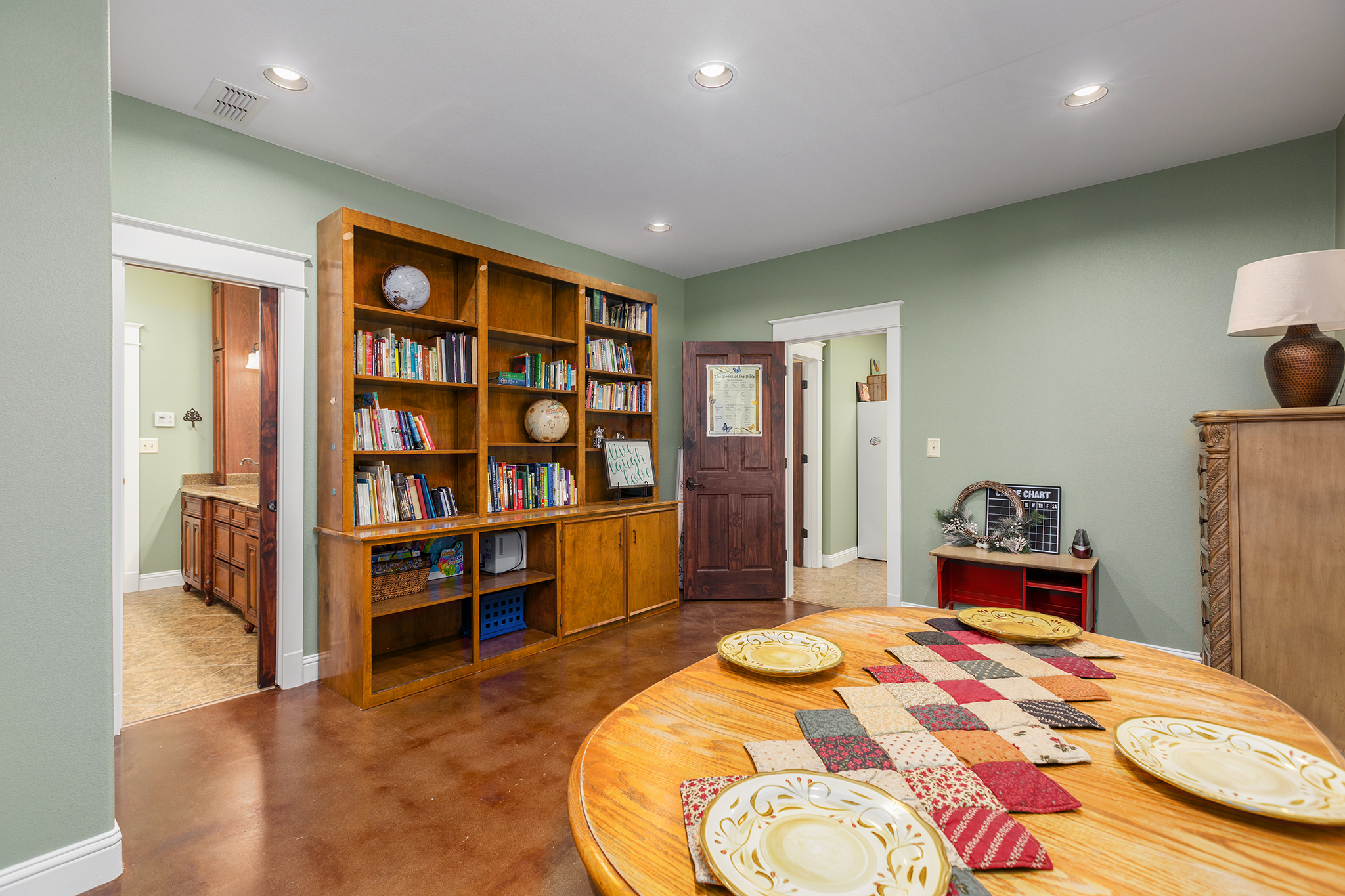Bronson, Texas, 75930, United States, 5 Bedrooms Bedrooms, ,4 BathroomsBathrooms,Residential,For Sale,1944526