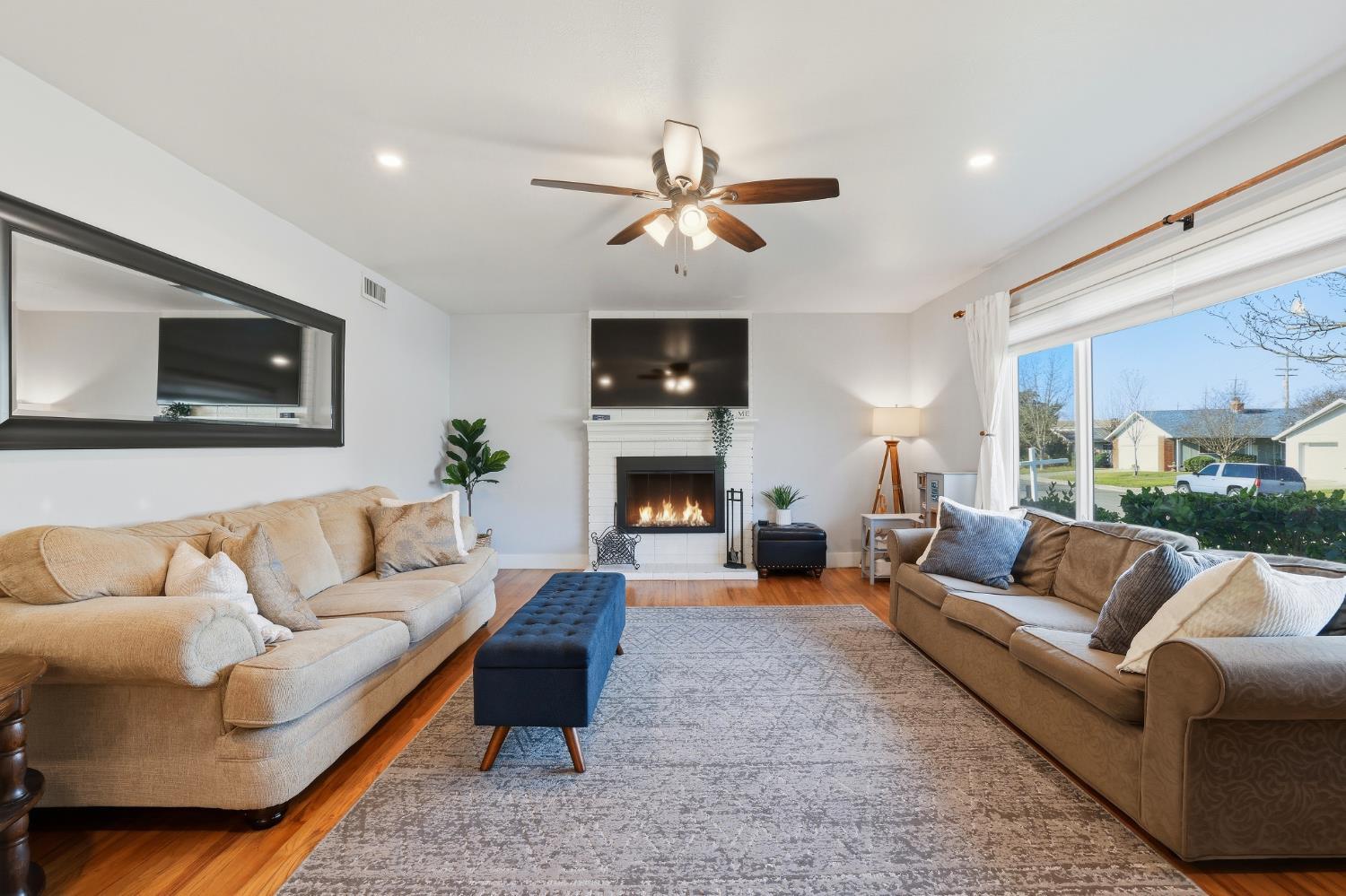 Sacramento, California, 95864, United States, 3 Bedrooms Bedrooms, ,2 BathroomsBathrooms,Residential,For Sale,2010336