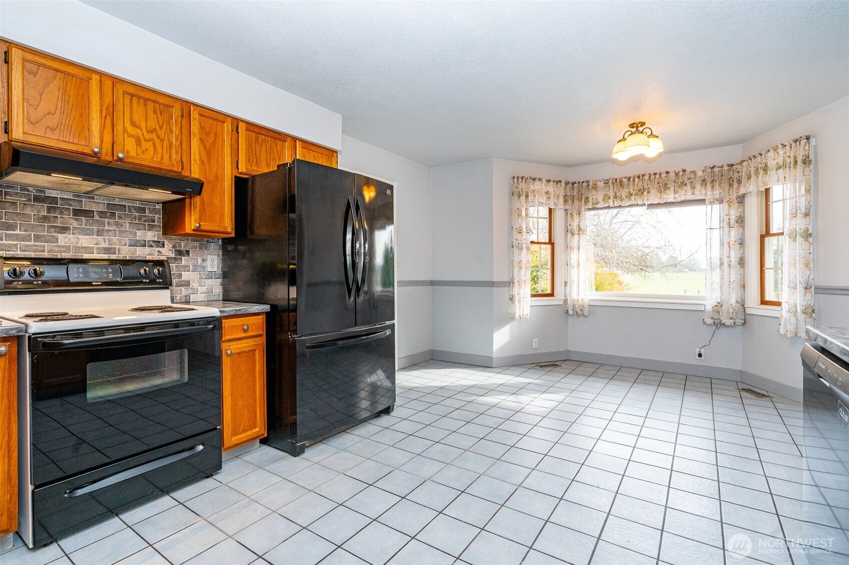 Winlock, Washington, 98596, United States, 3 Bedrooms Bedrooms, ,2 BathroomsBathrooms,Residential,For Sale,2015352