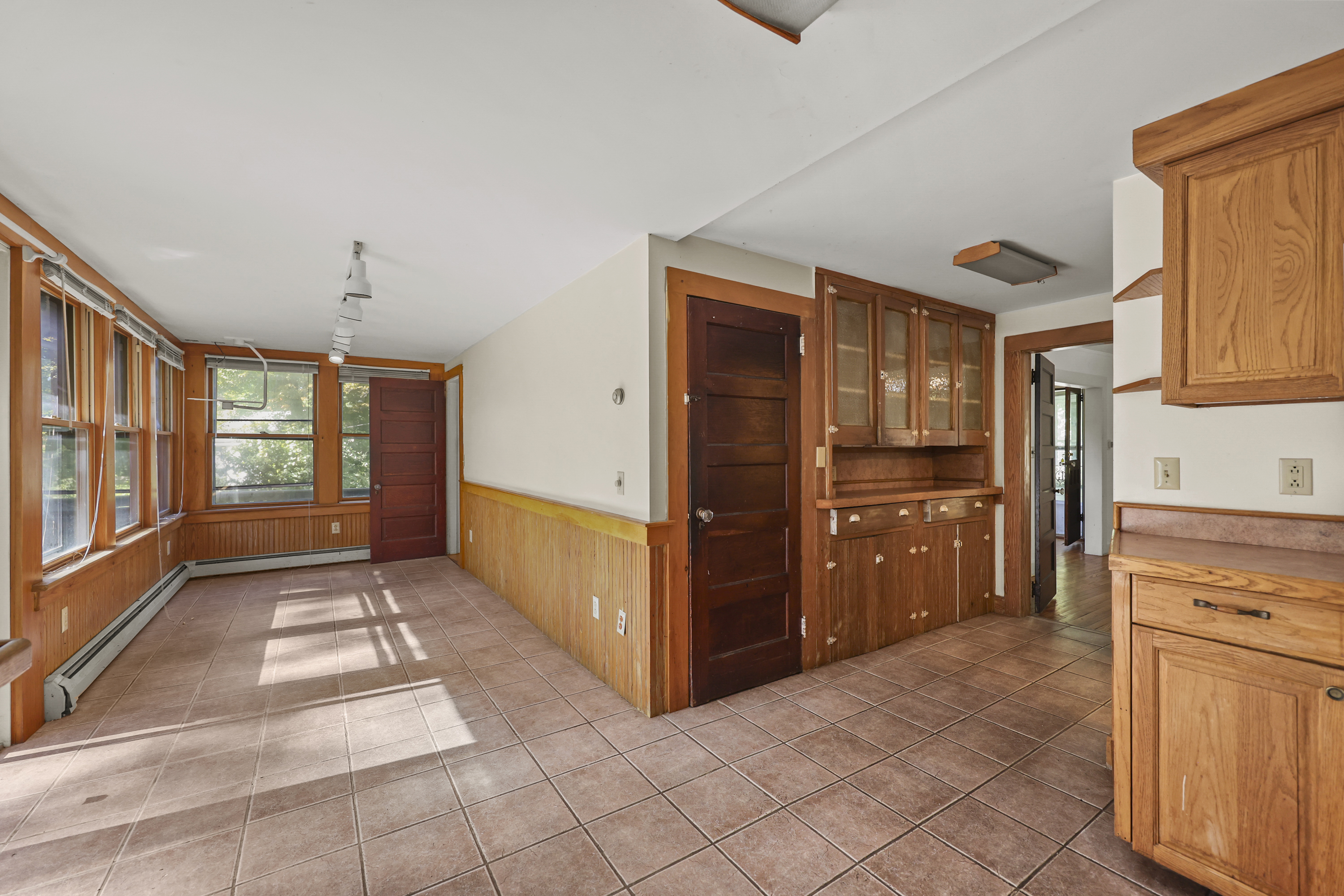  CHARMING STOCKBRIDGE 4-BED HOME AWAITS YOUR VISION - 物件實景