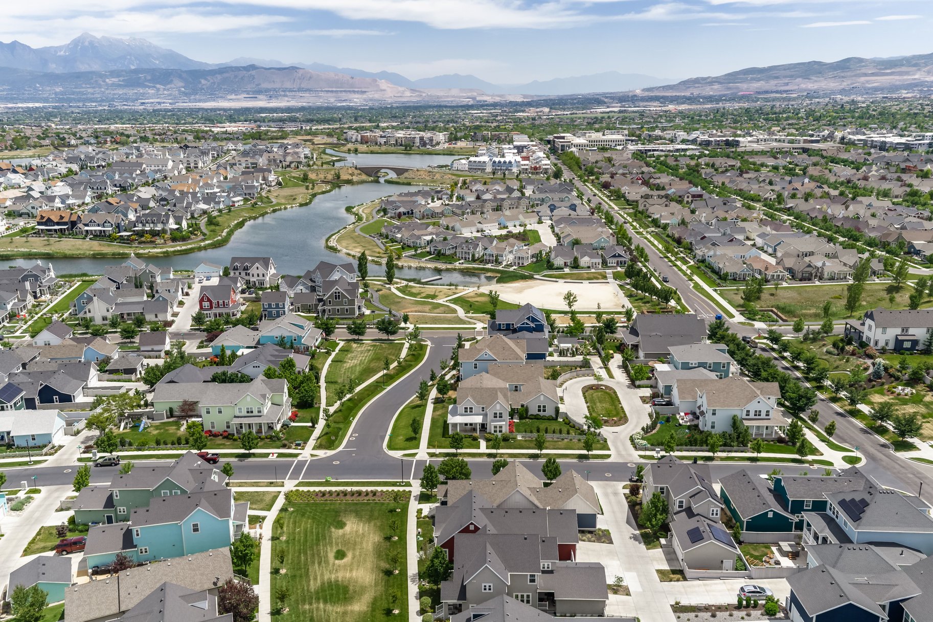  Move-In Ready in Daybreak — Steps from the Lake, Loaded with Custom Upgrades - 物件實景