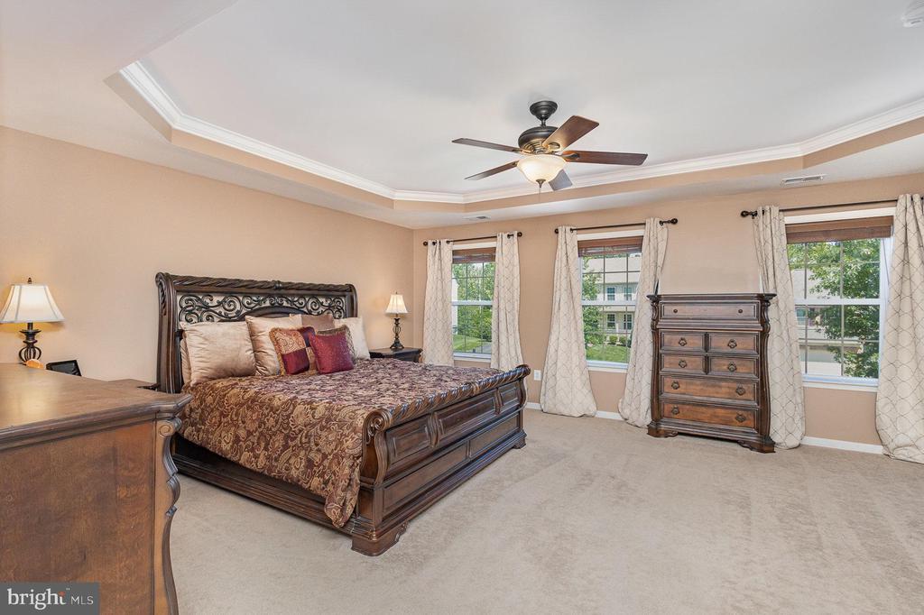 Fredericksburg, Virginia, 22406, United States, 5 Bedrooms Bedrooms, ,4 BathroomsBathrooms,Residential,For Sale,1932908